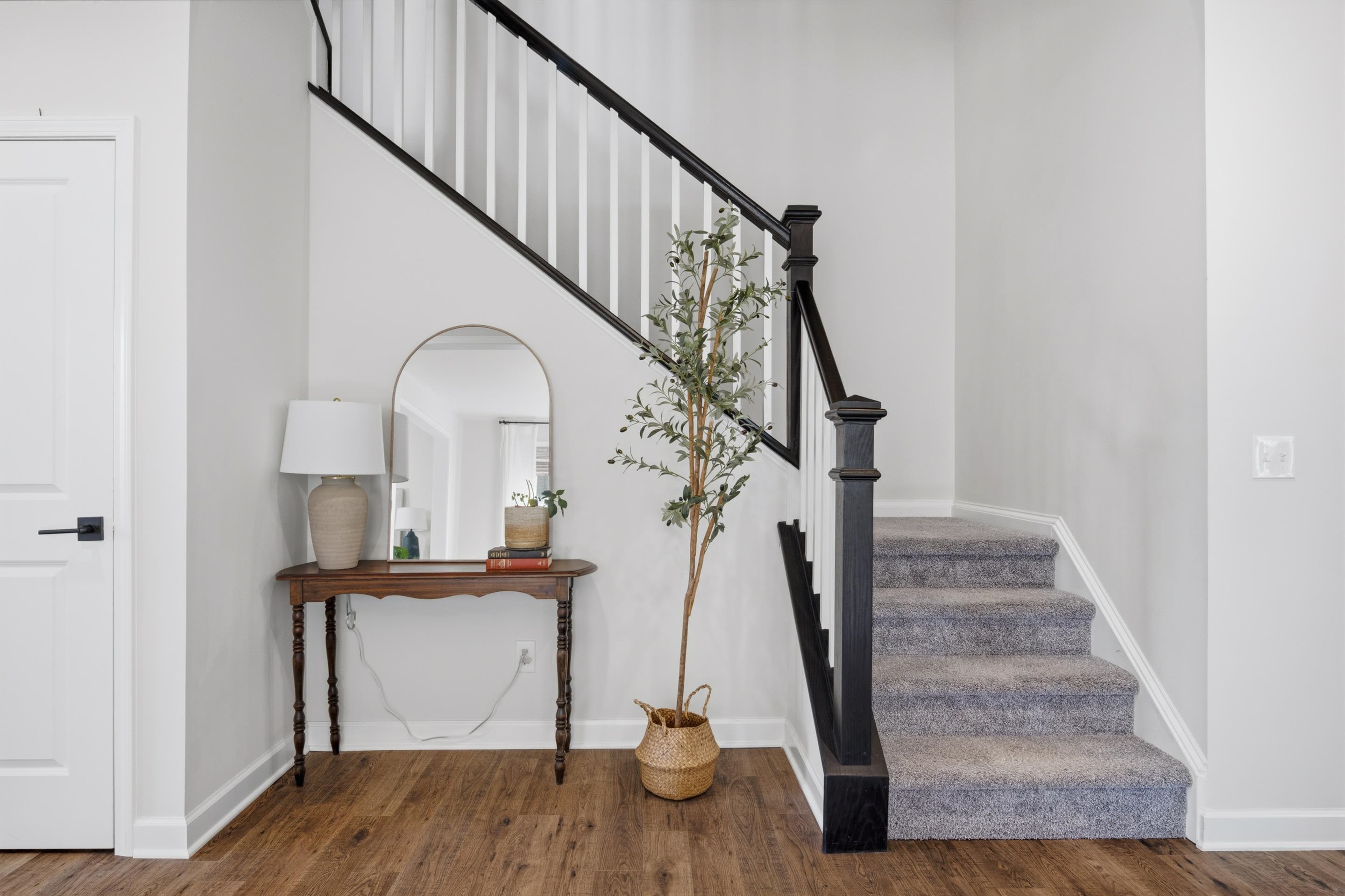 845 JEFFERSON Circle