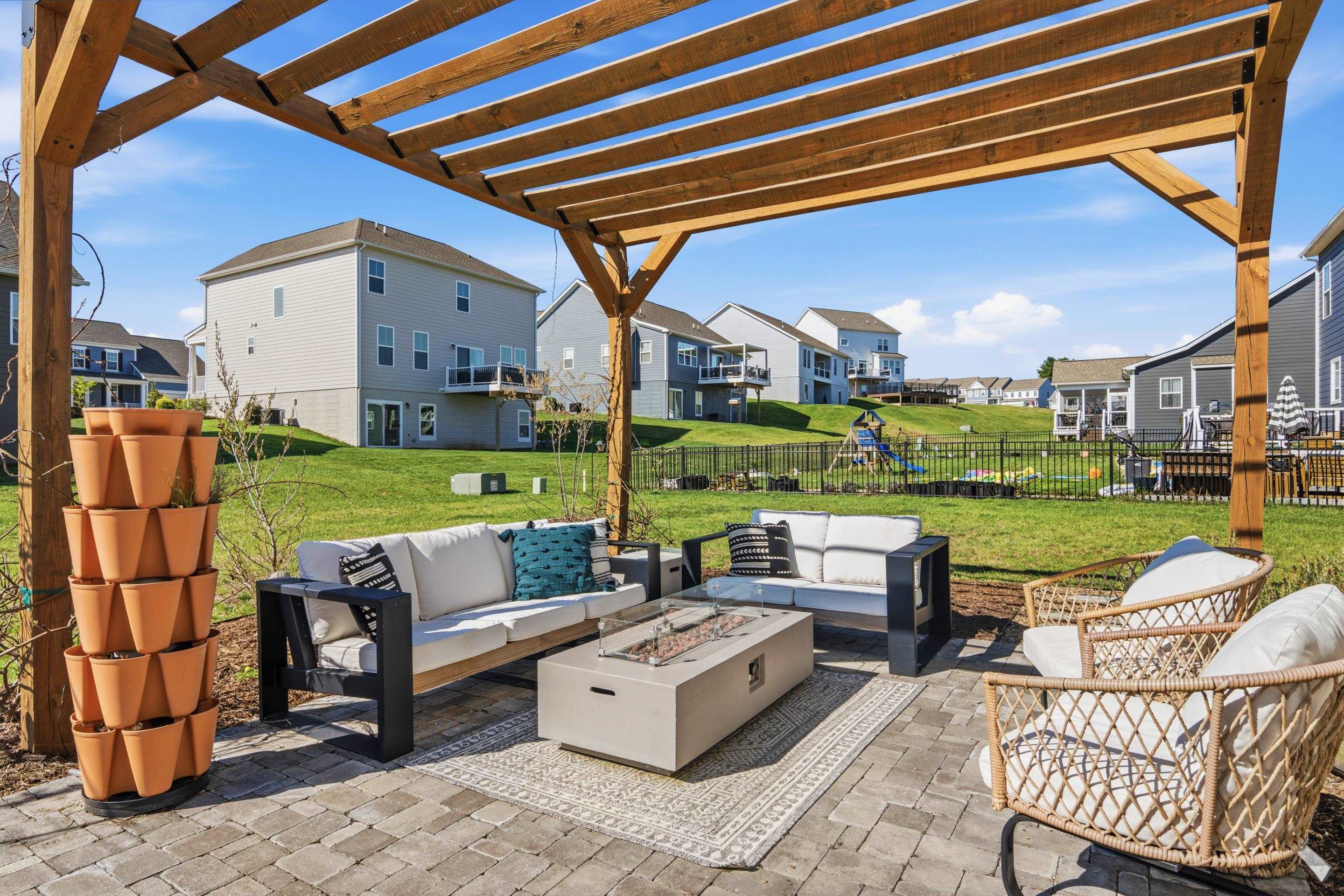 845 JEFFERSON Circle