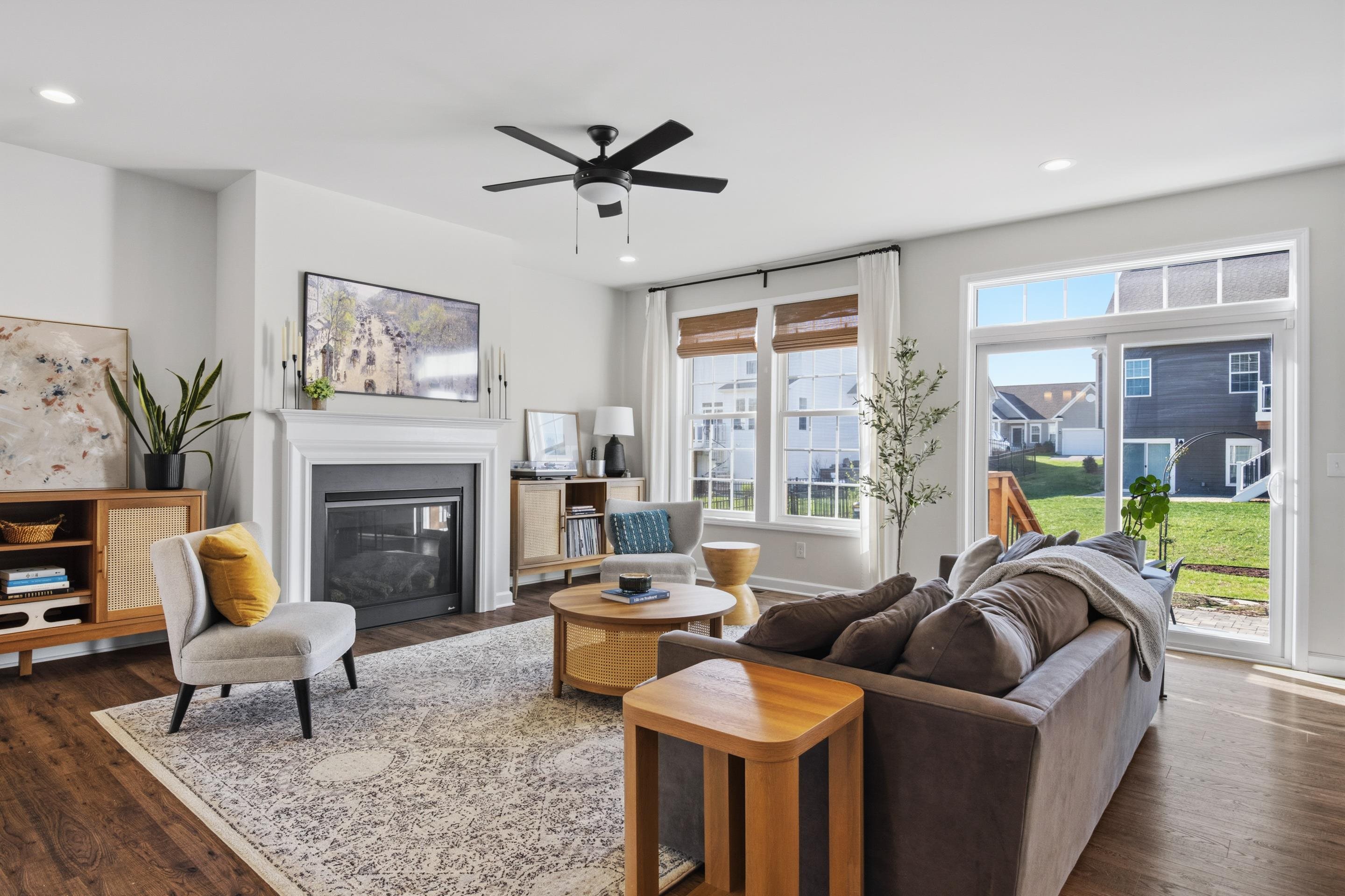 845 JEFFERSON Circle