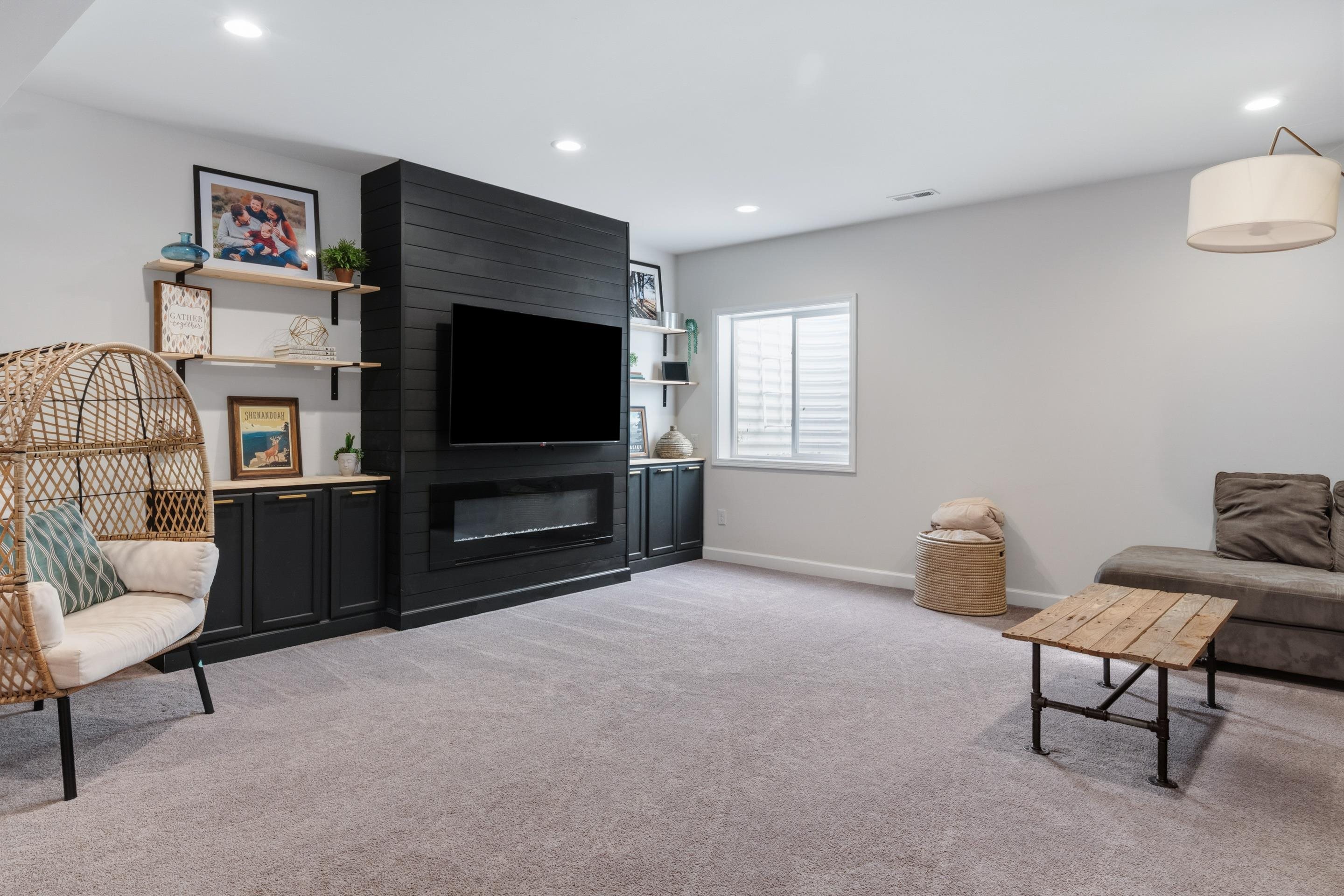 845 JEFFERSON Circle