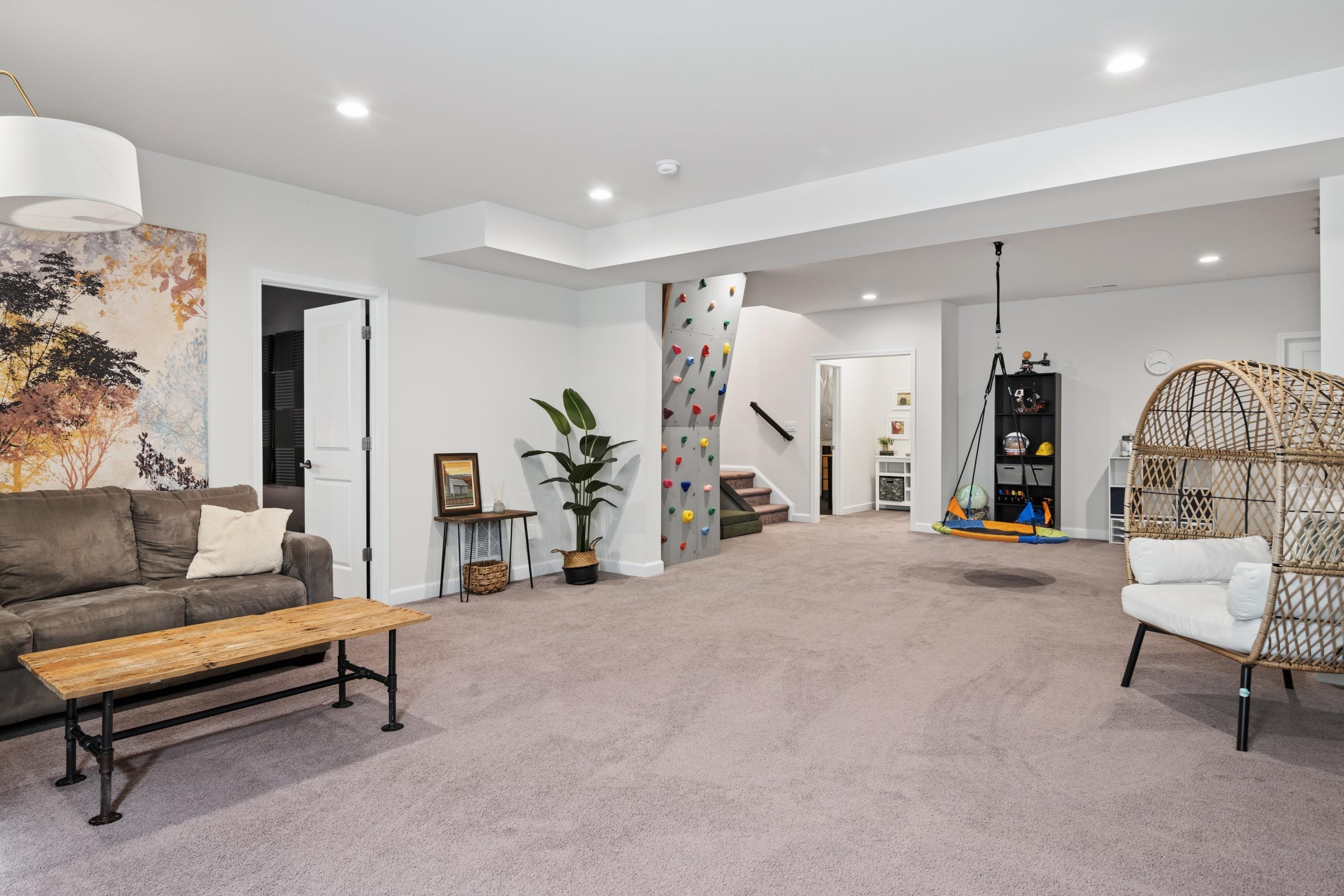 845 JEFFERSON Circle