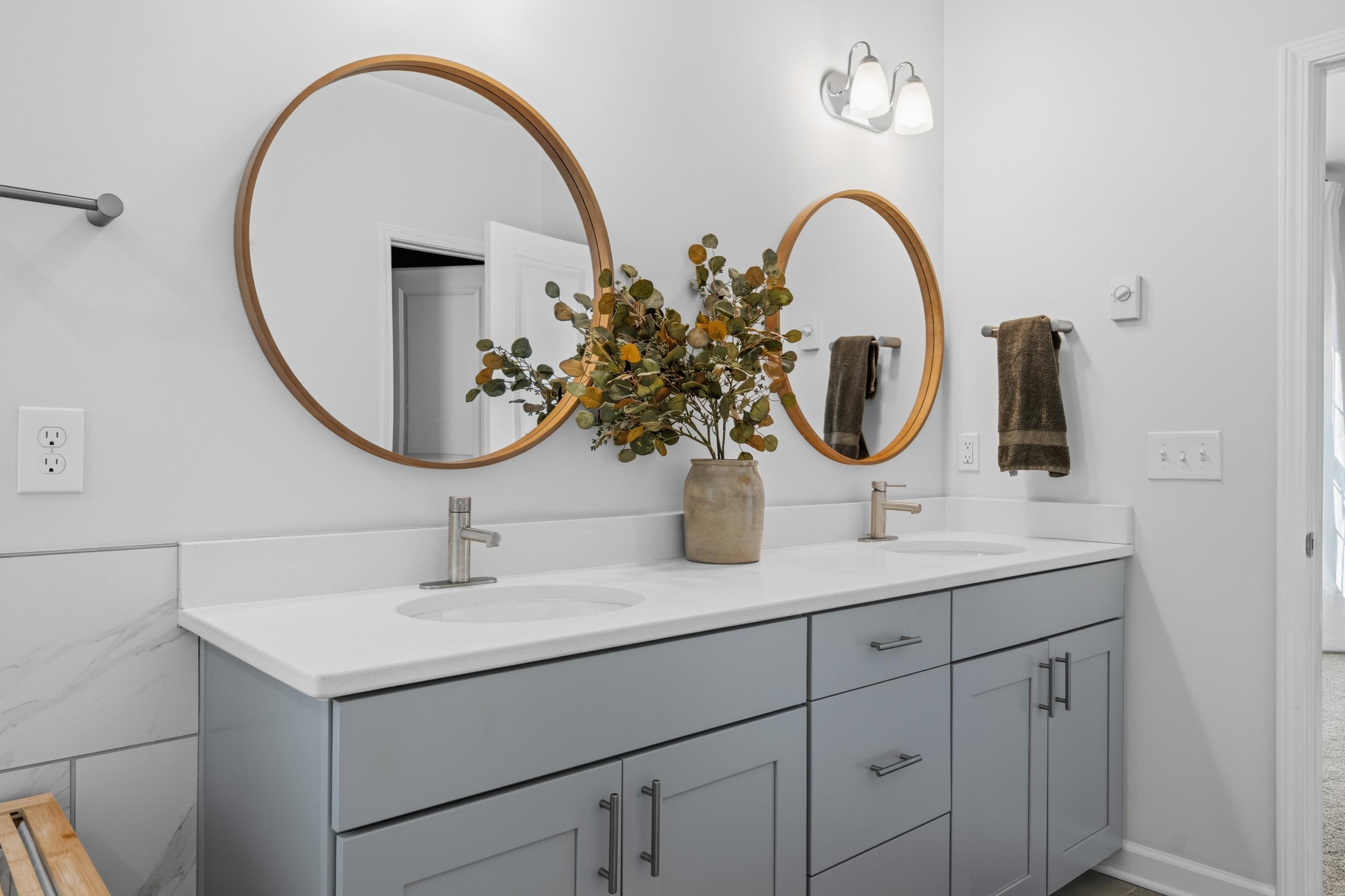 845 JEFFERSON Circle