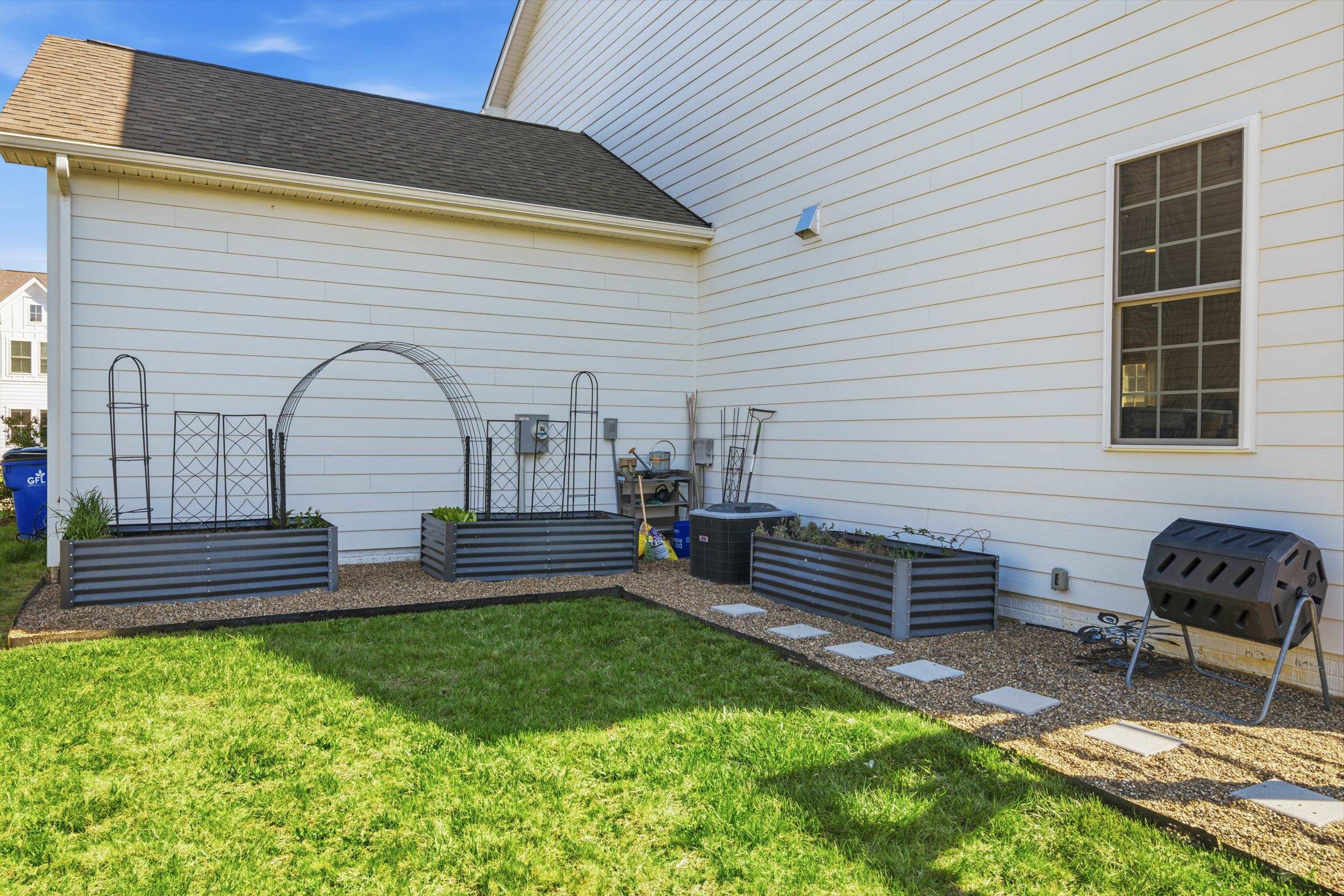 845 JEFFERSON Circle