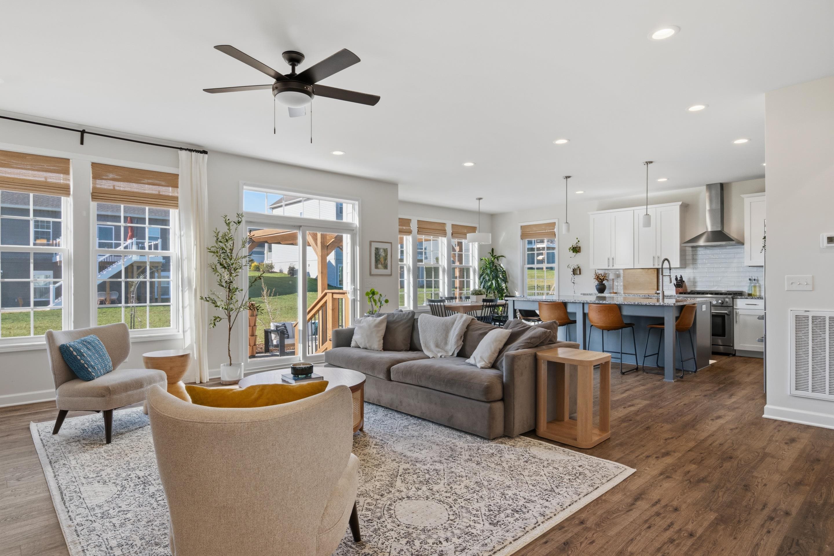 845 JEFFERSON Circle