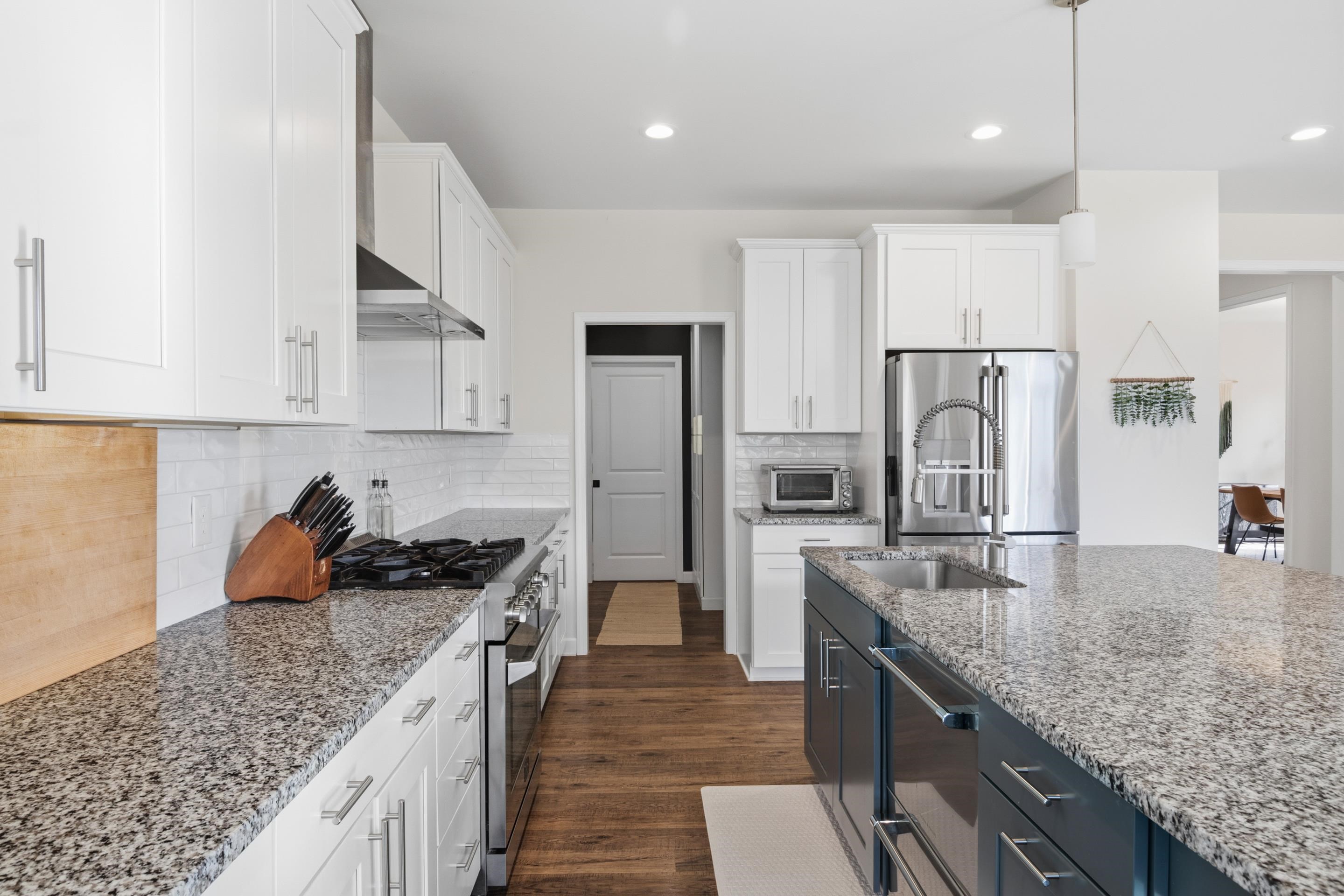 845 JEFFERSON Circle