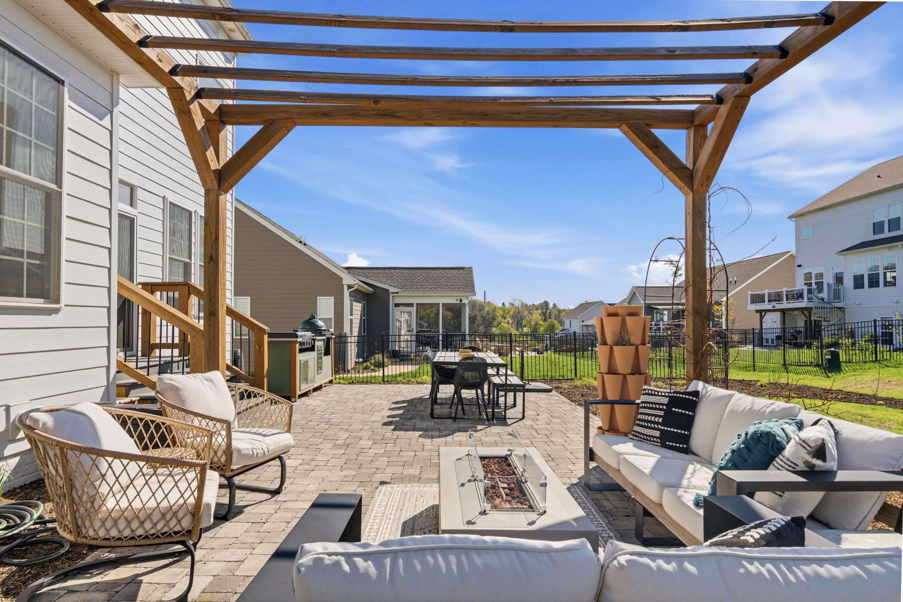 845 JEFFERSON Circle