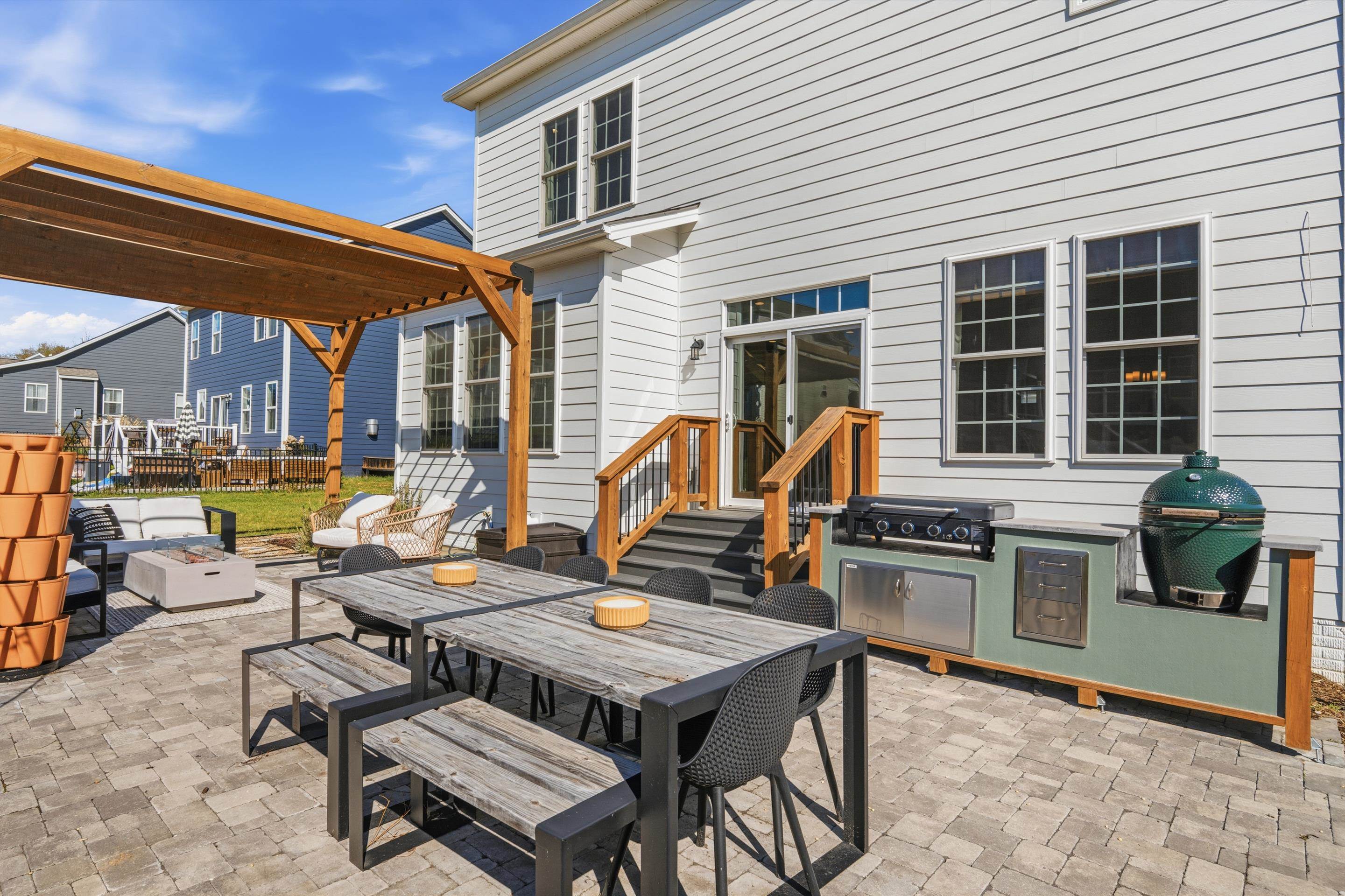 845 JEFFERSON Circle