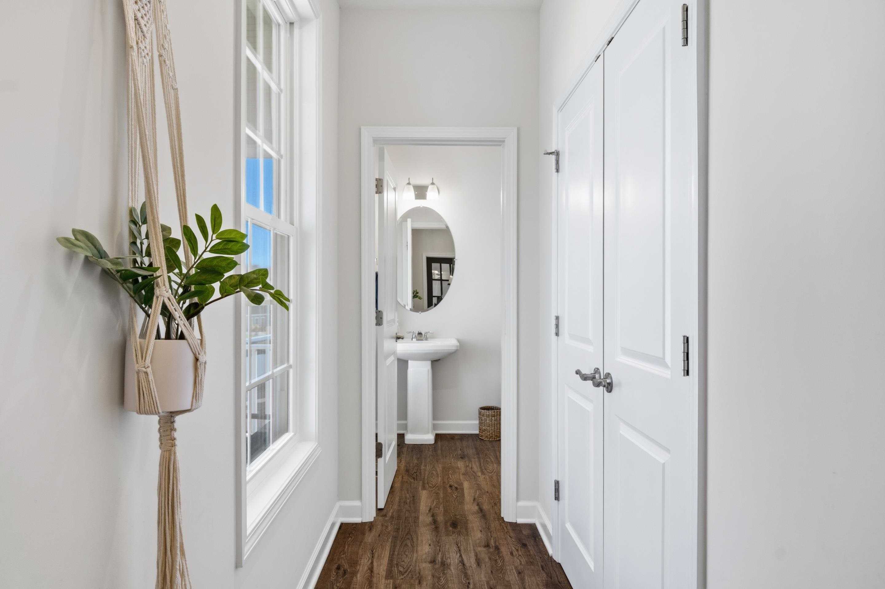 845 JEFFERSON Circle