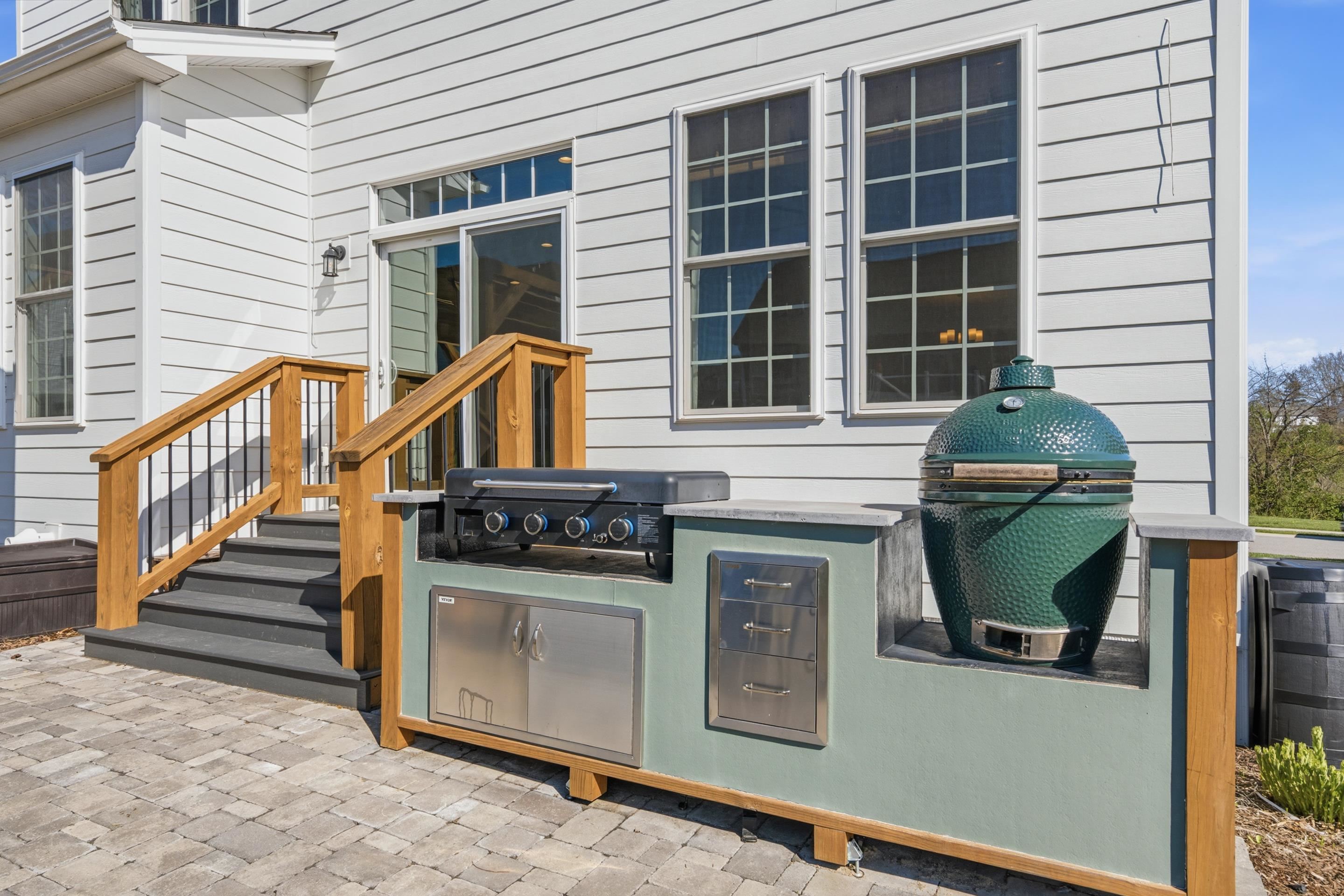 845 JEFFERSON Circle