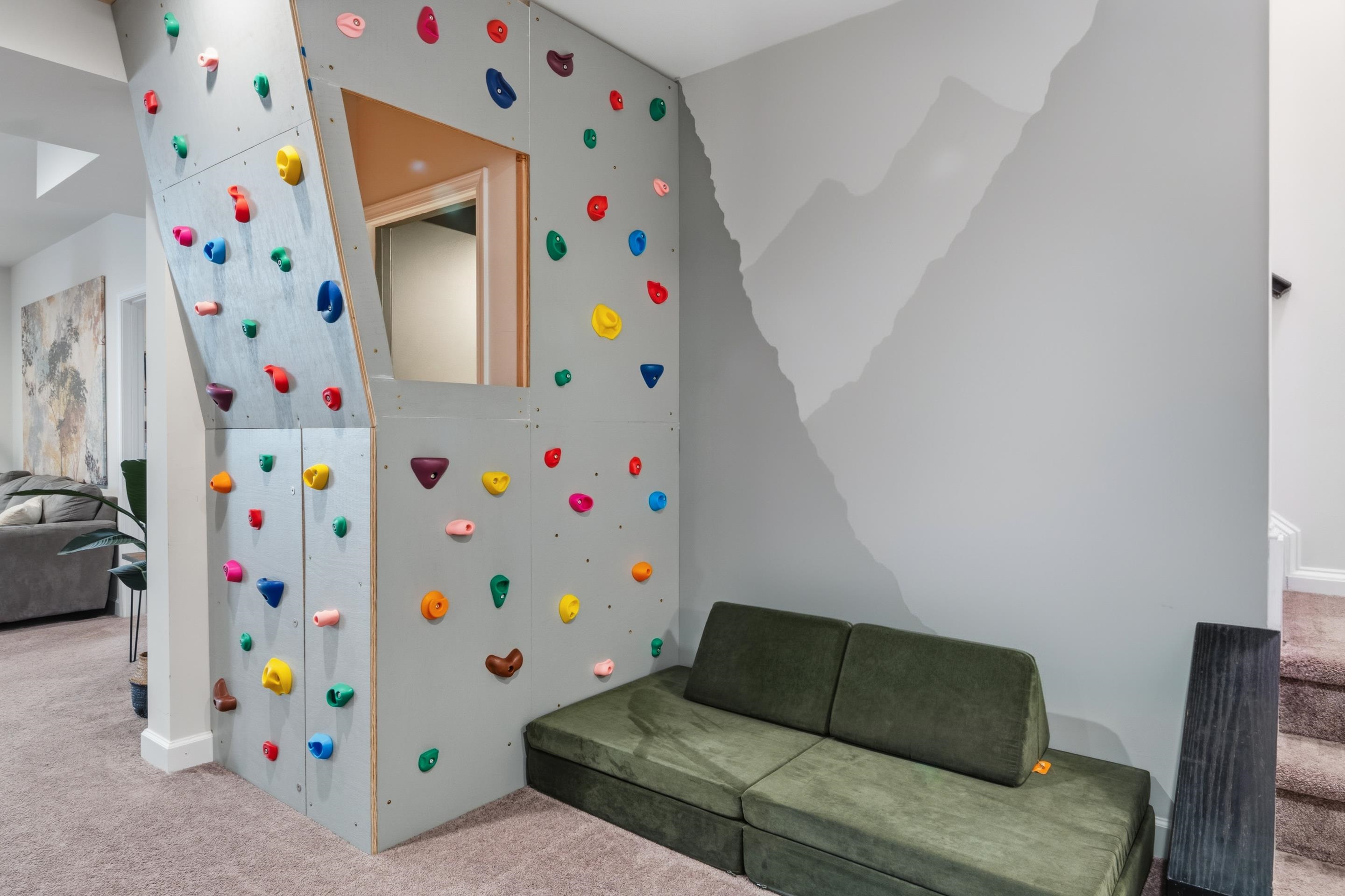 845 JEFFERSON Circle