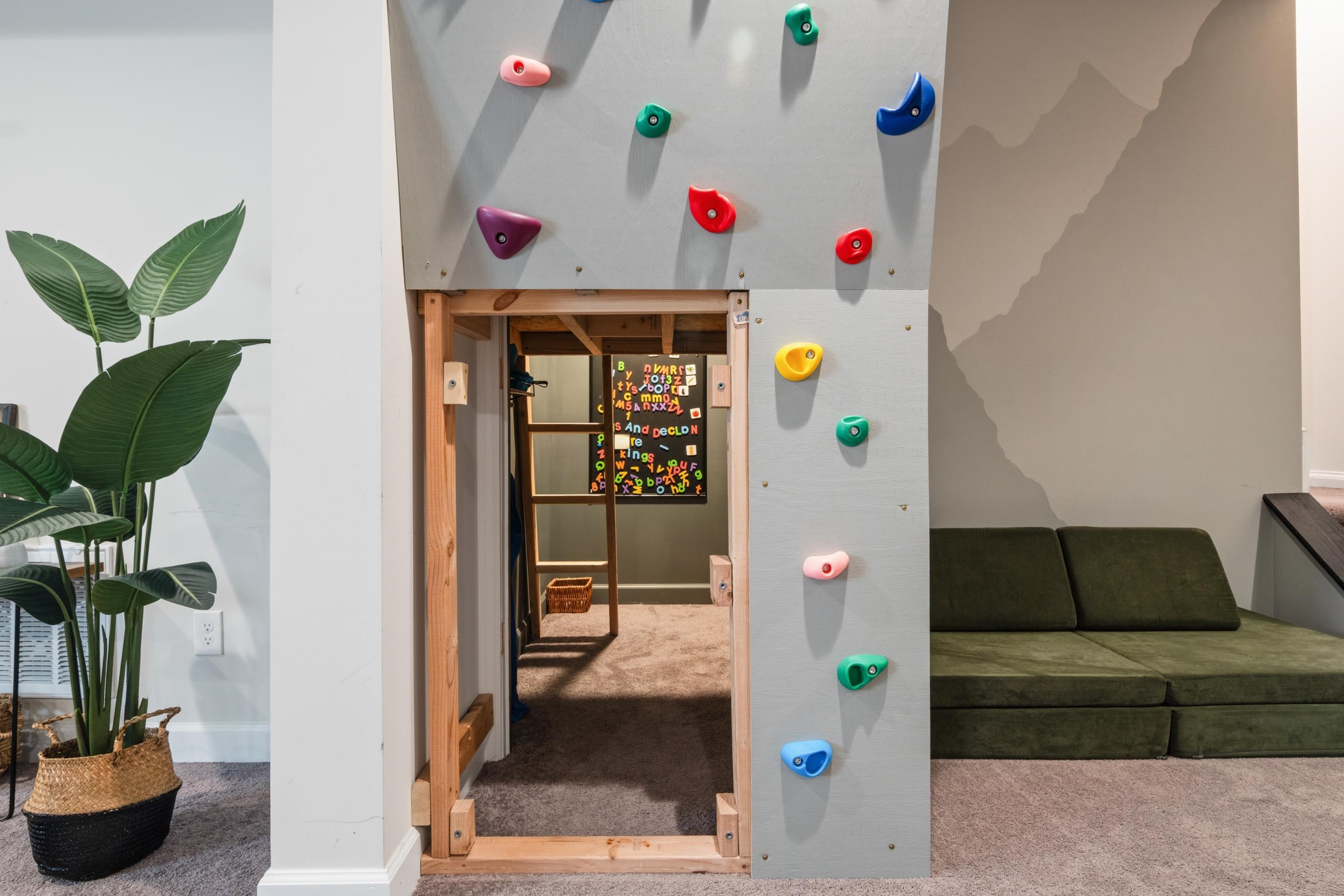 845 JEFFERSON Circle