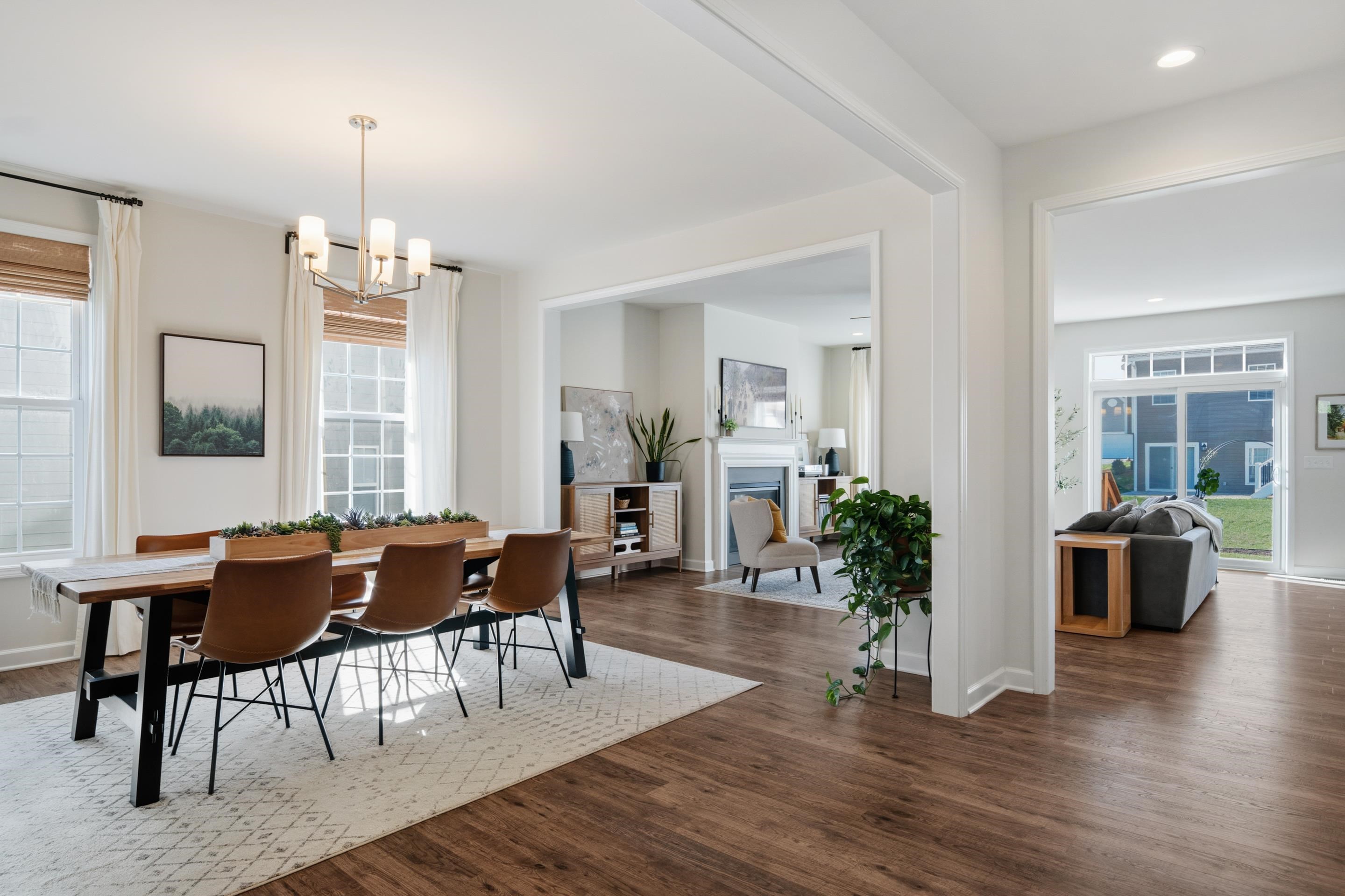 845 JEFFERSON Circle