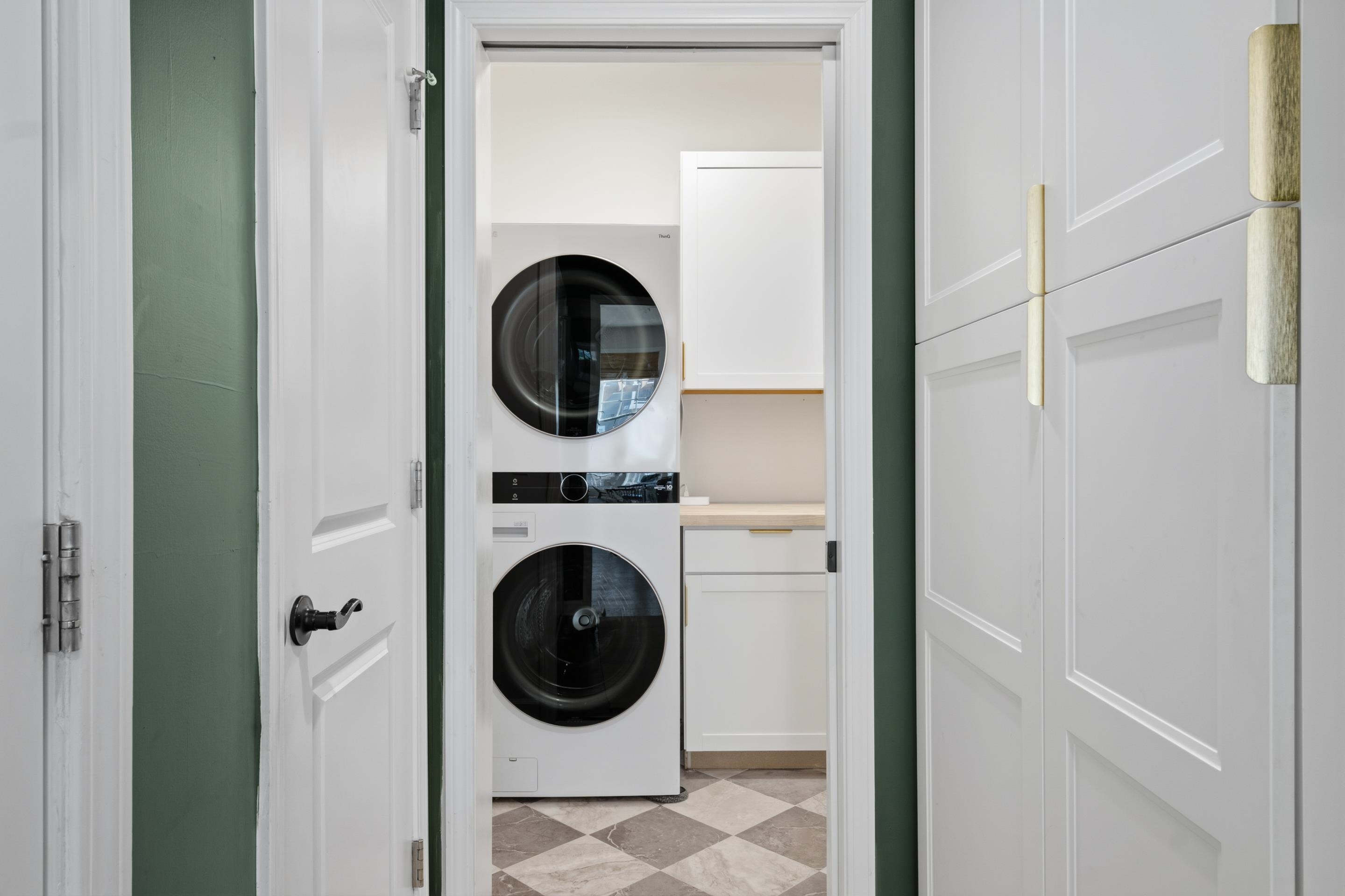 845 JEFFERSON Circle