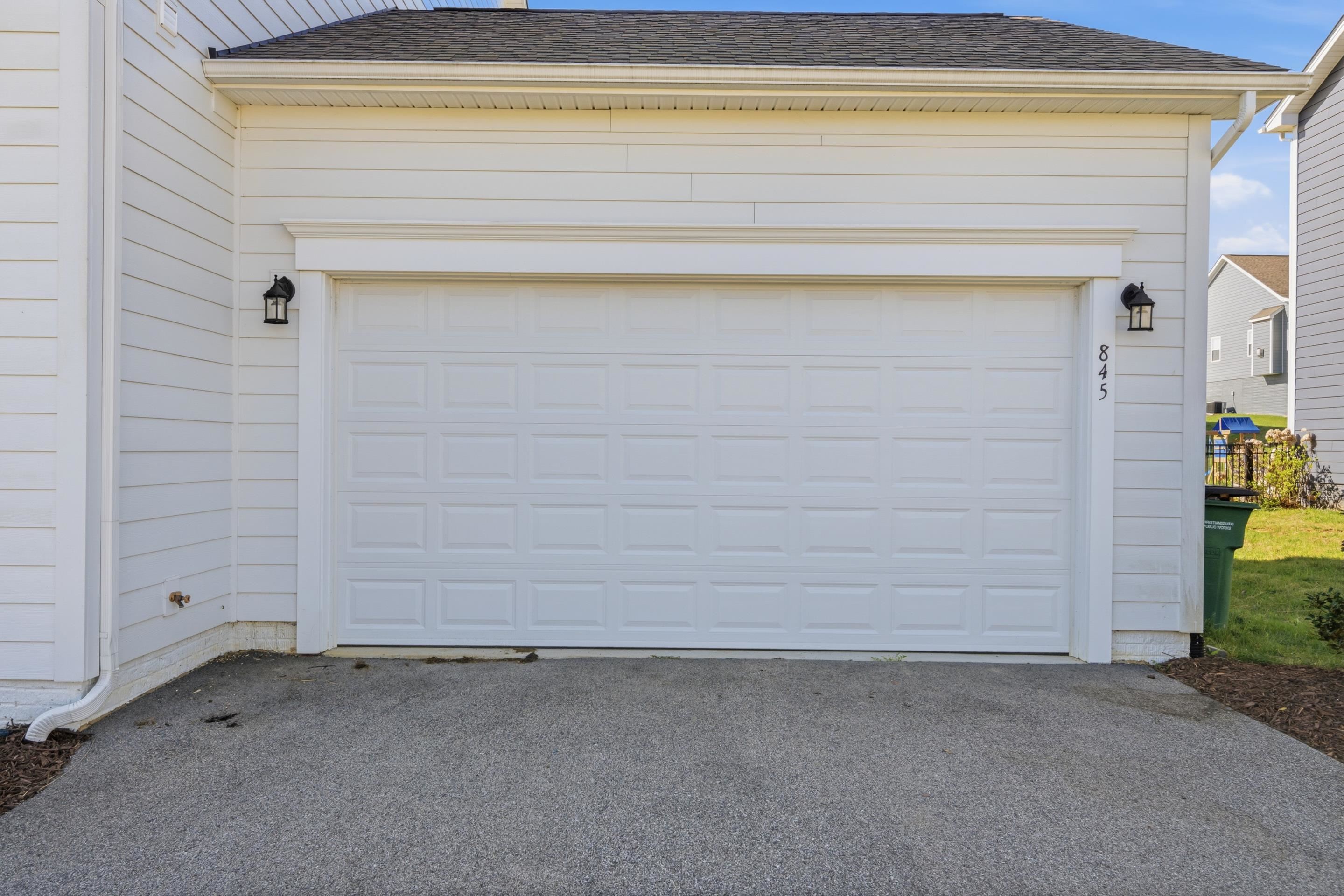 845 JEFFERSON Circle