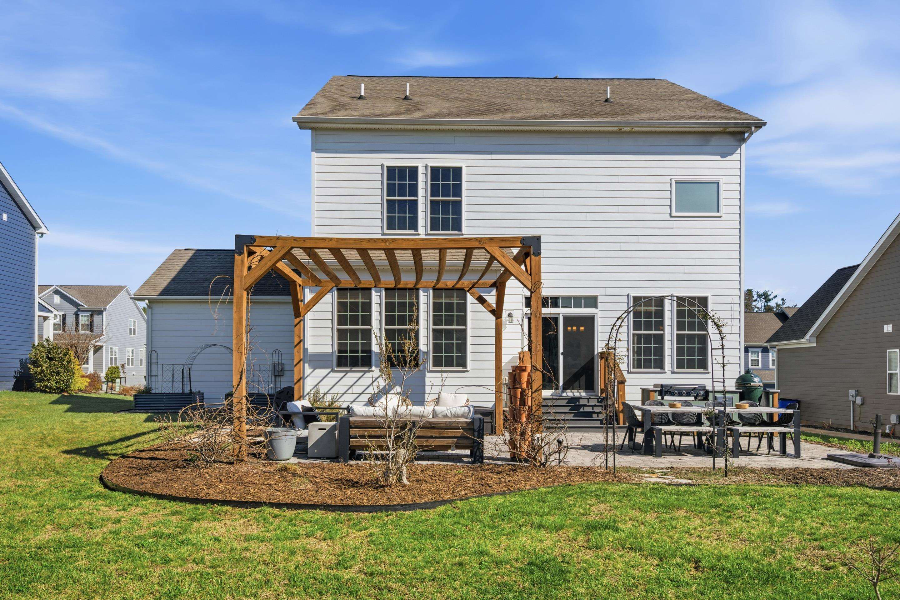 845 JEFFERSON Circle