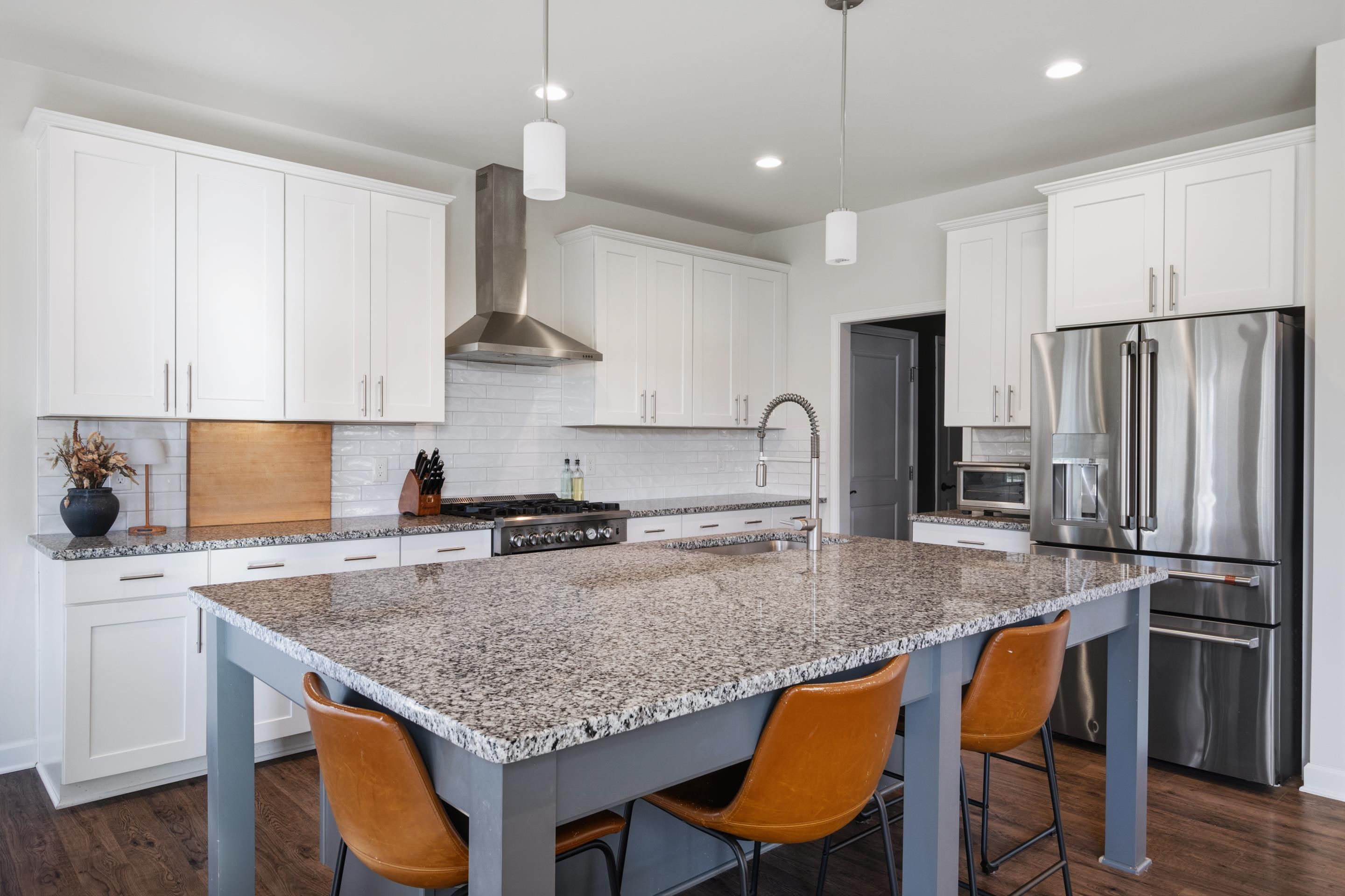 845 JEFFERSON Circle