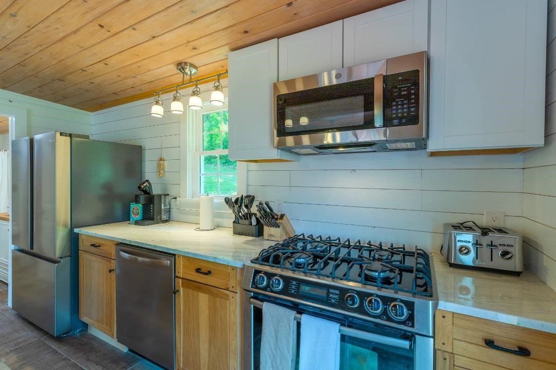 2939 BLACKBERRY Lane