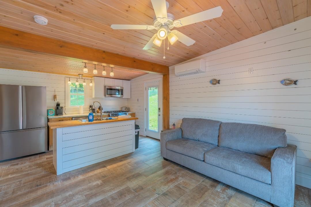 2939 BLACKBERRY Lane