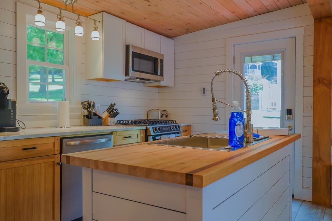 2939 BLACKBERRY Lane