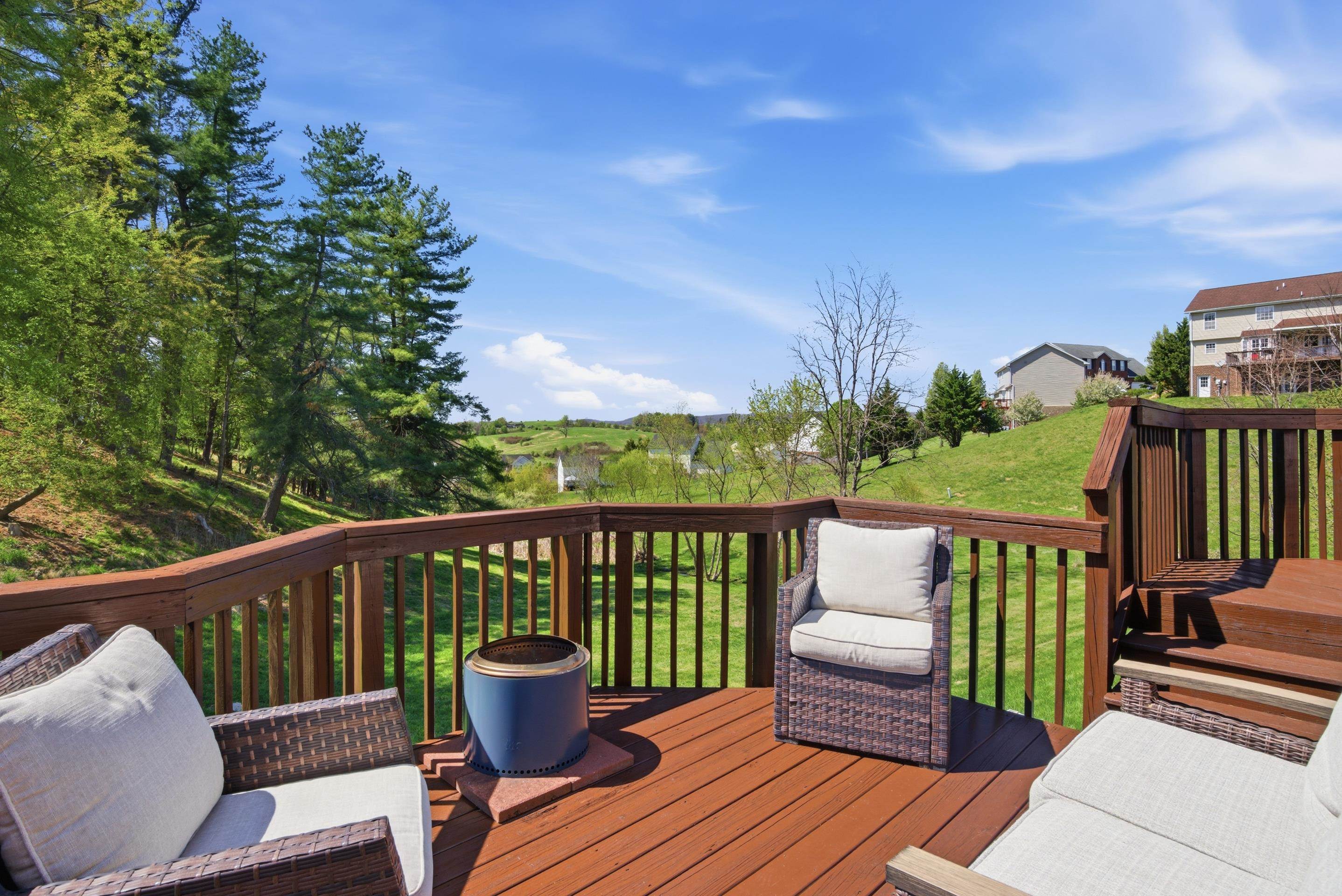 5 King Charles Court NW