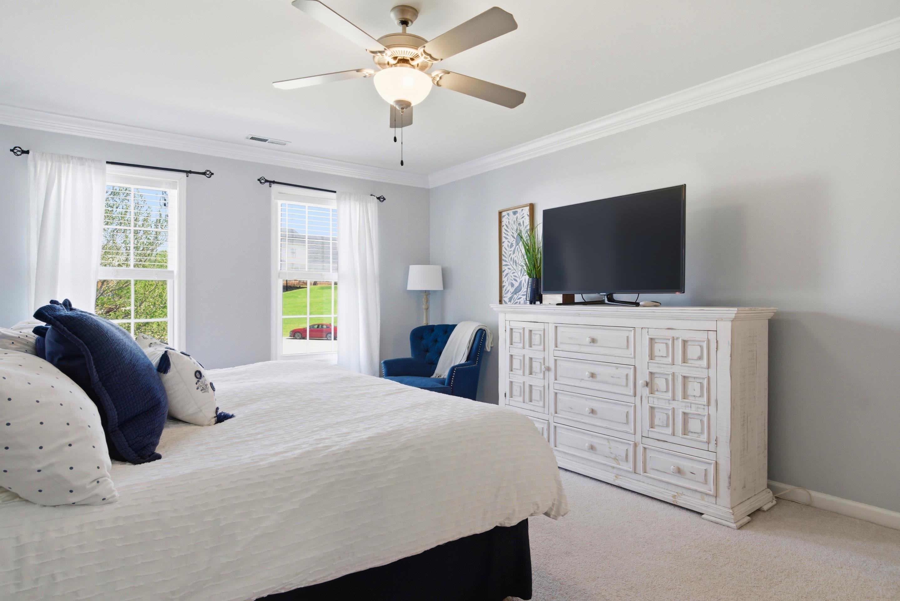 5 King Charles Court NW