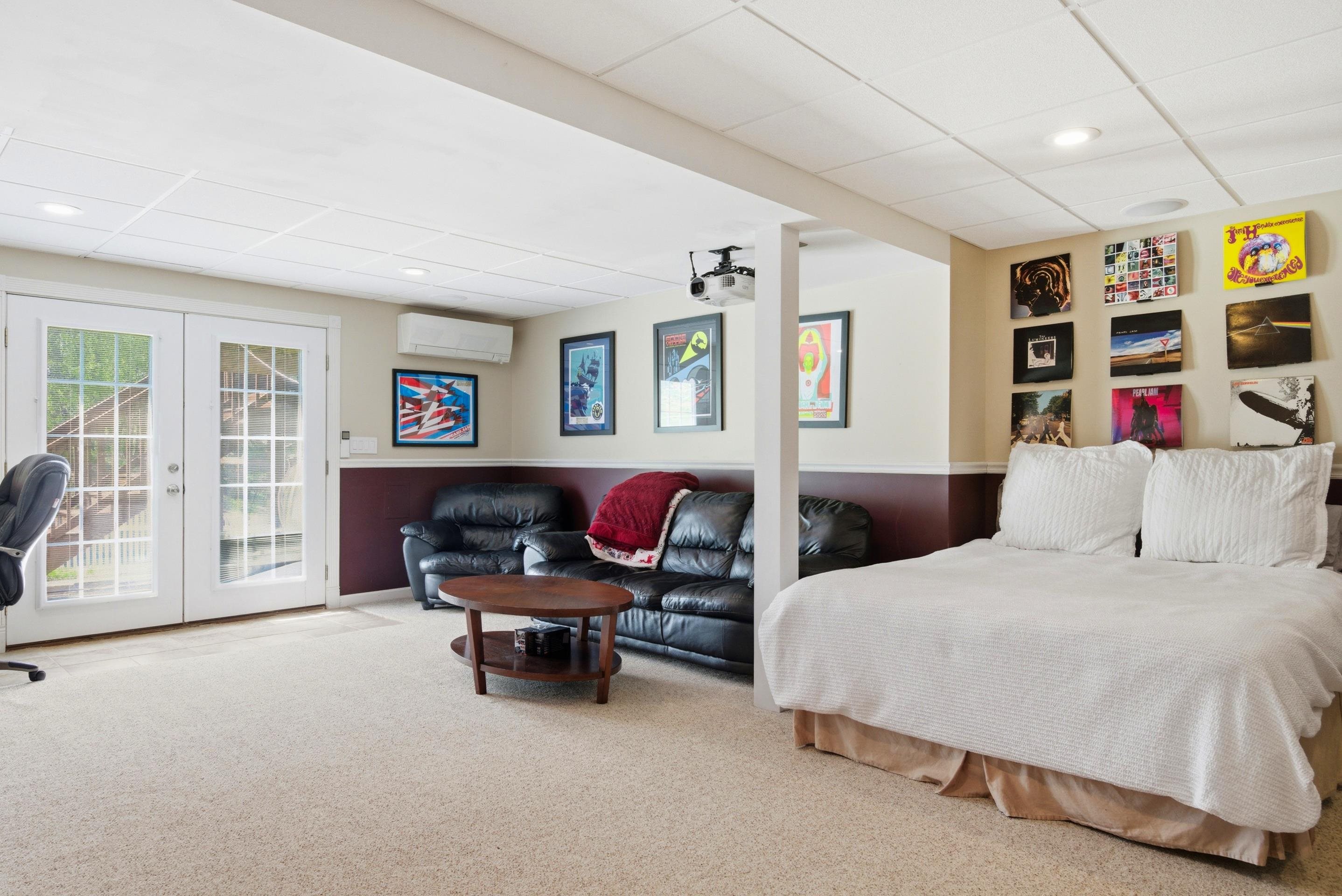5 King Charles Court NW