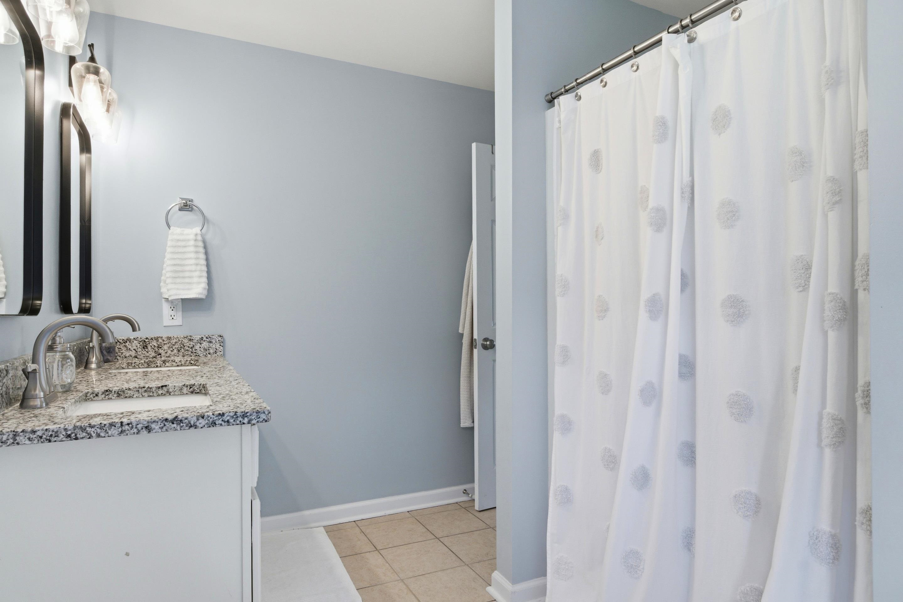 5 King Charles Court NW
