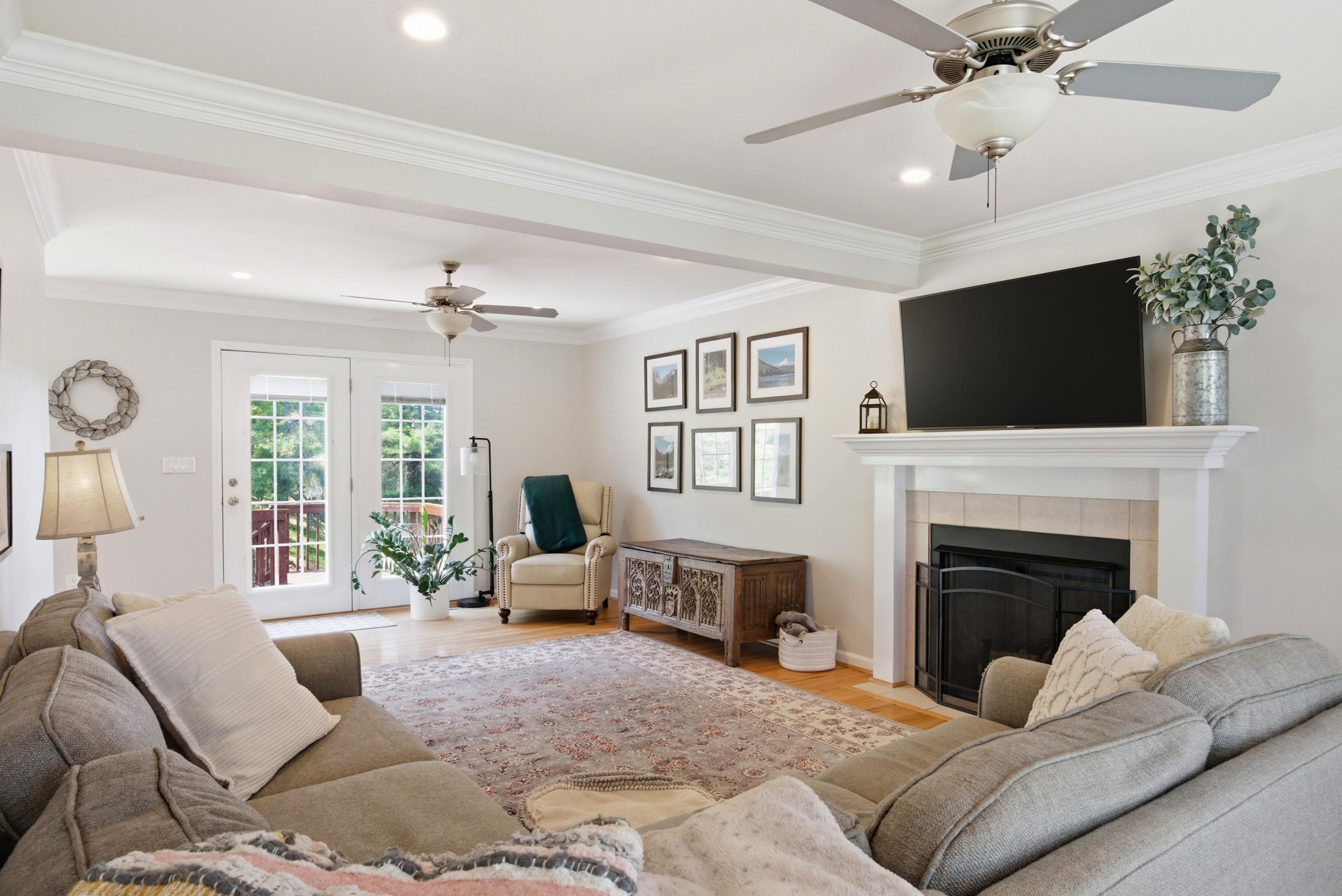 5 King Charles Court NW