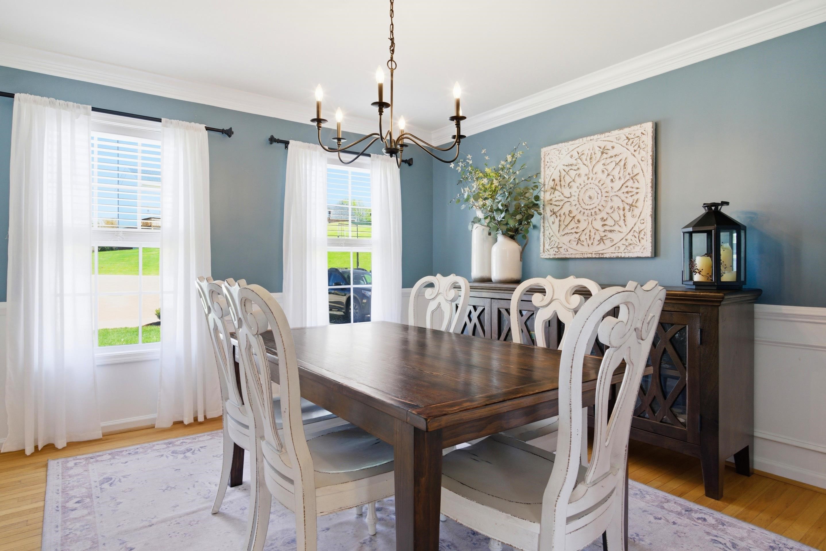 5 King Charles Court NW