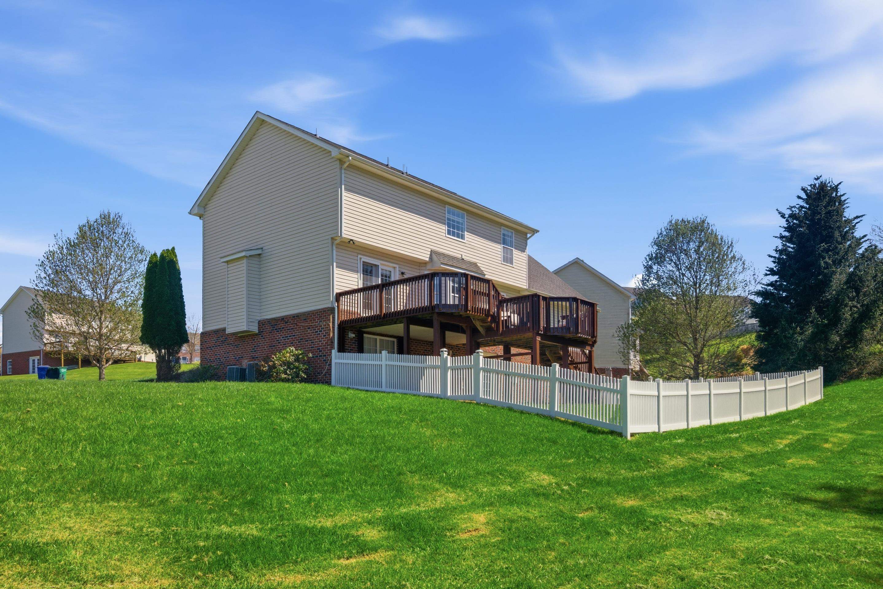 5 King Charles Court NW