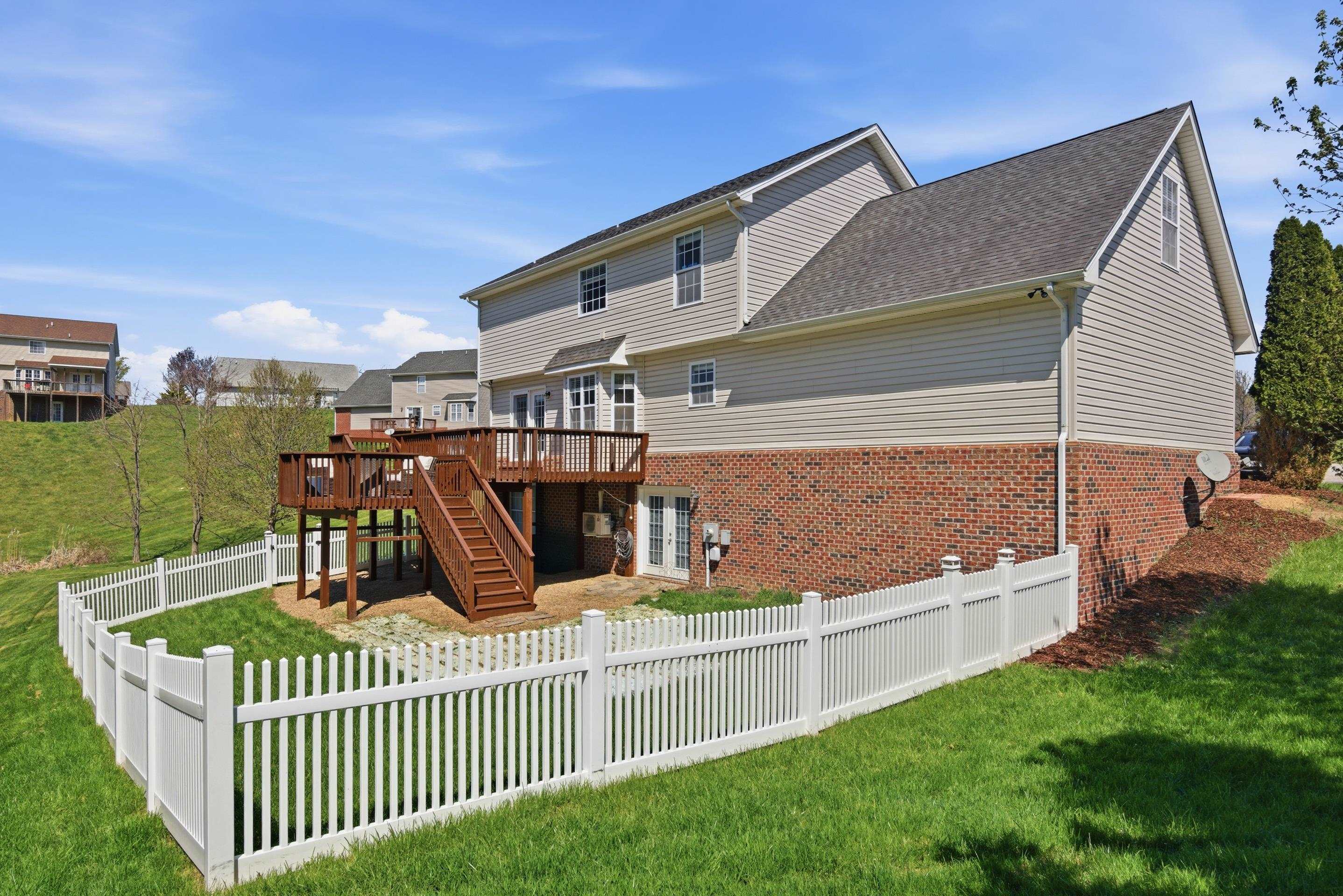 5 King Charles Court NW