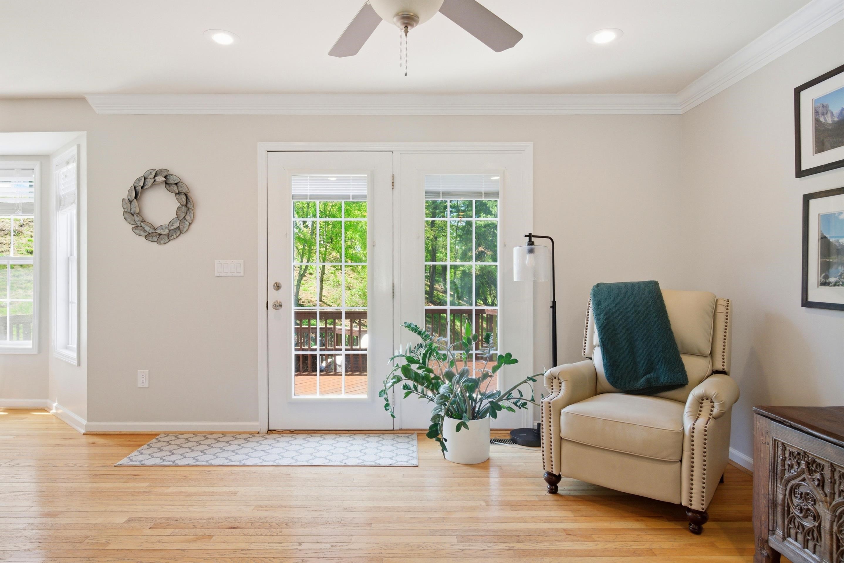 5 King Charles Court NW