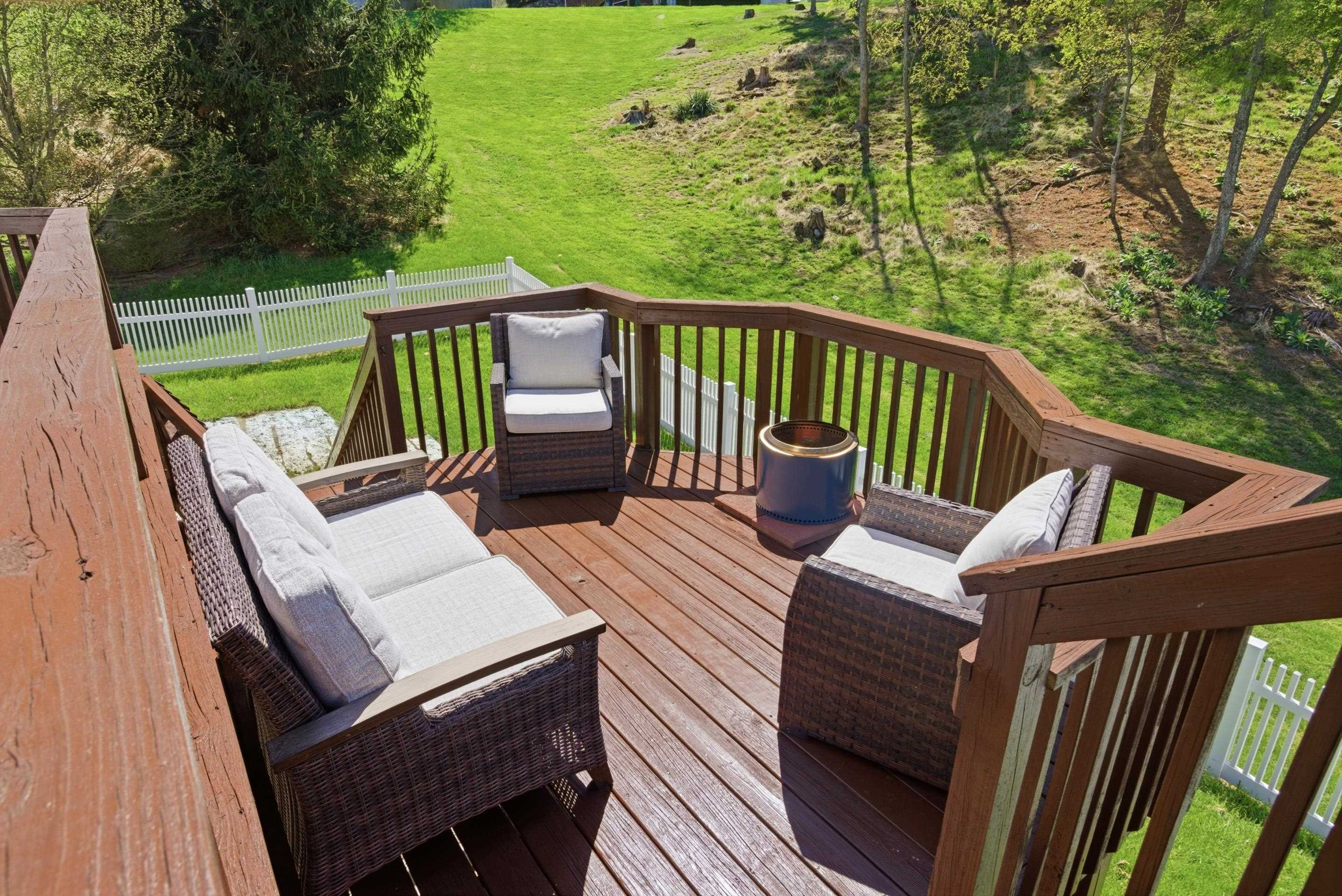 5 King Charles Court NW