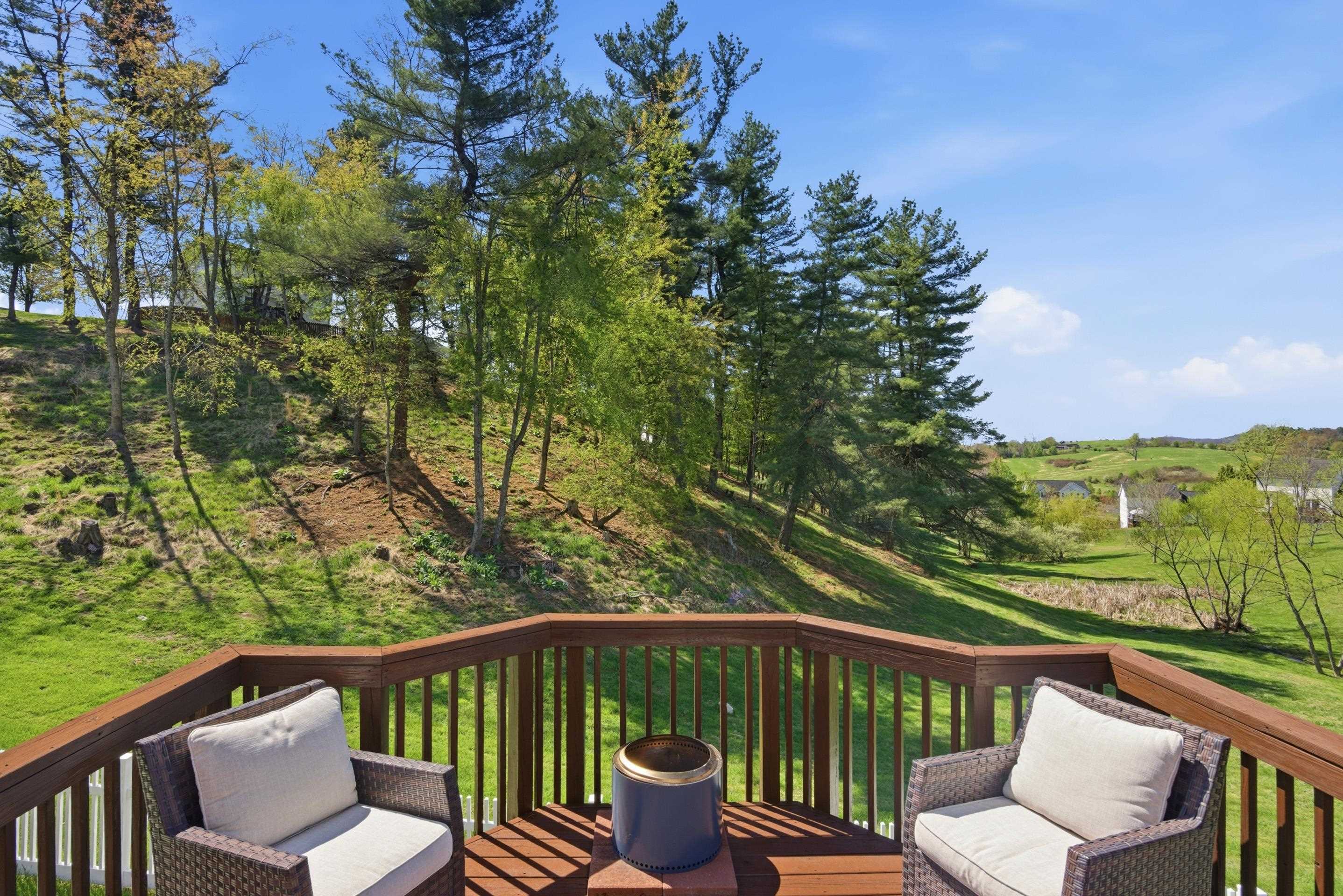 5 King Charles Court NW