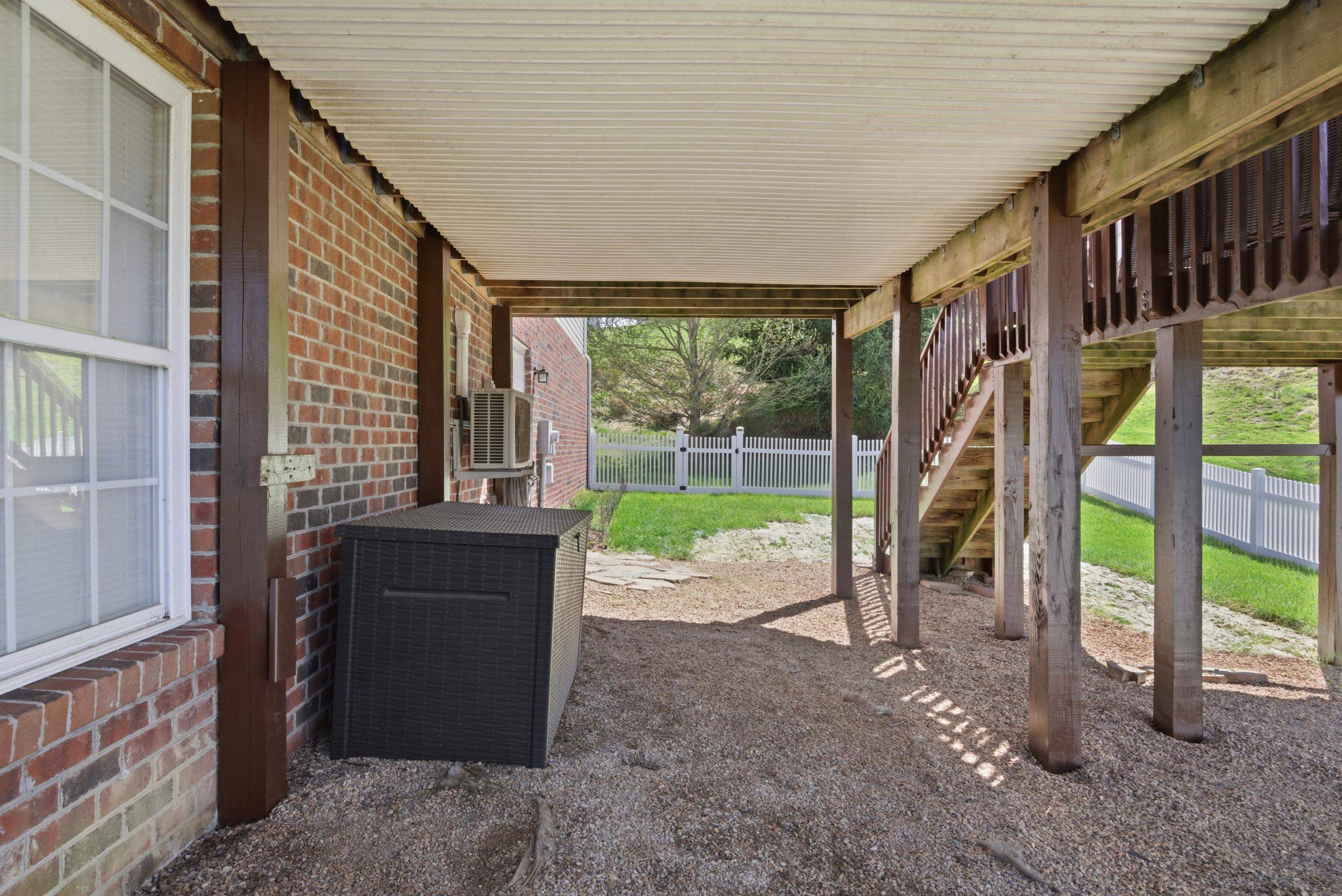 5 King Charles Court NW