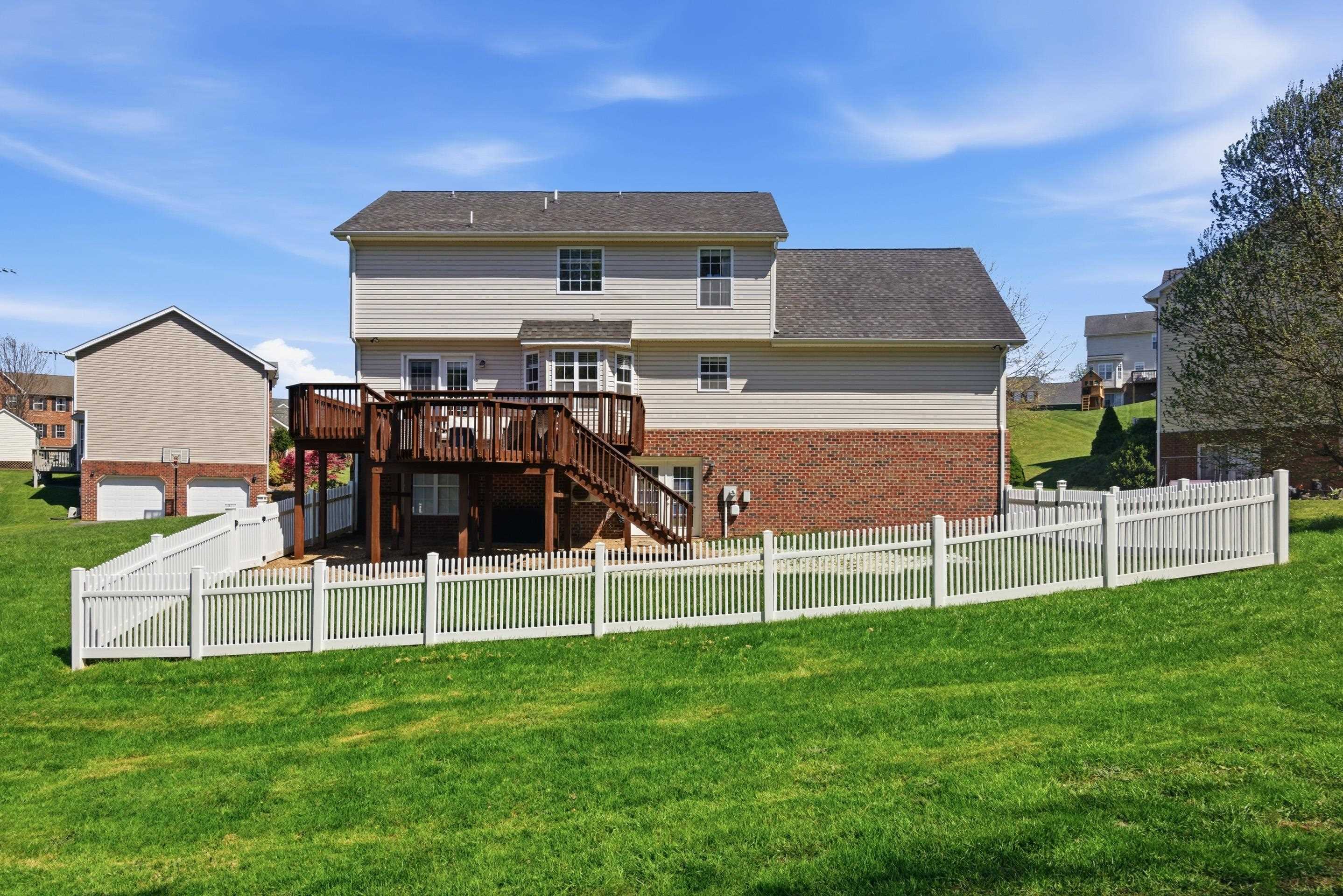5 King Charles Court NW