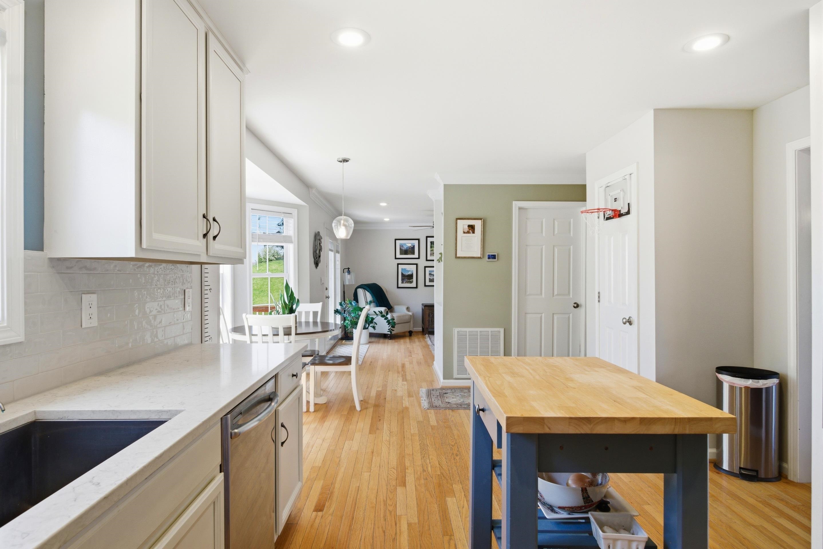 5 King Charles Court NW
