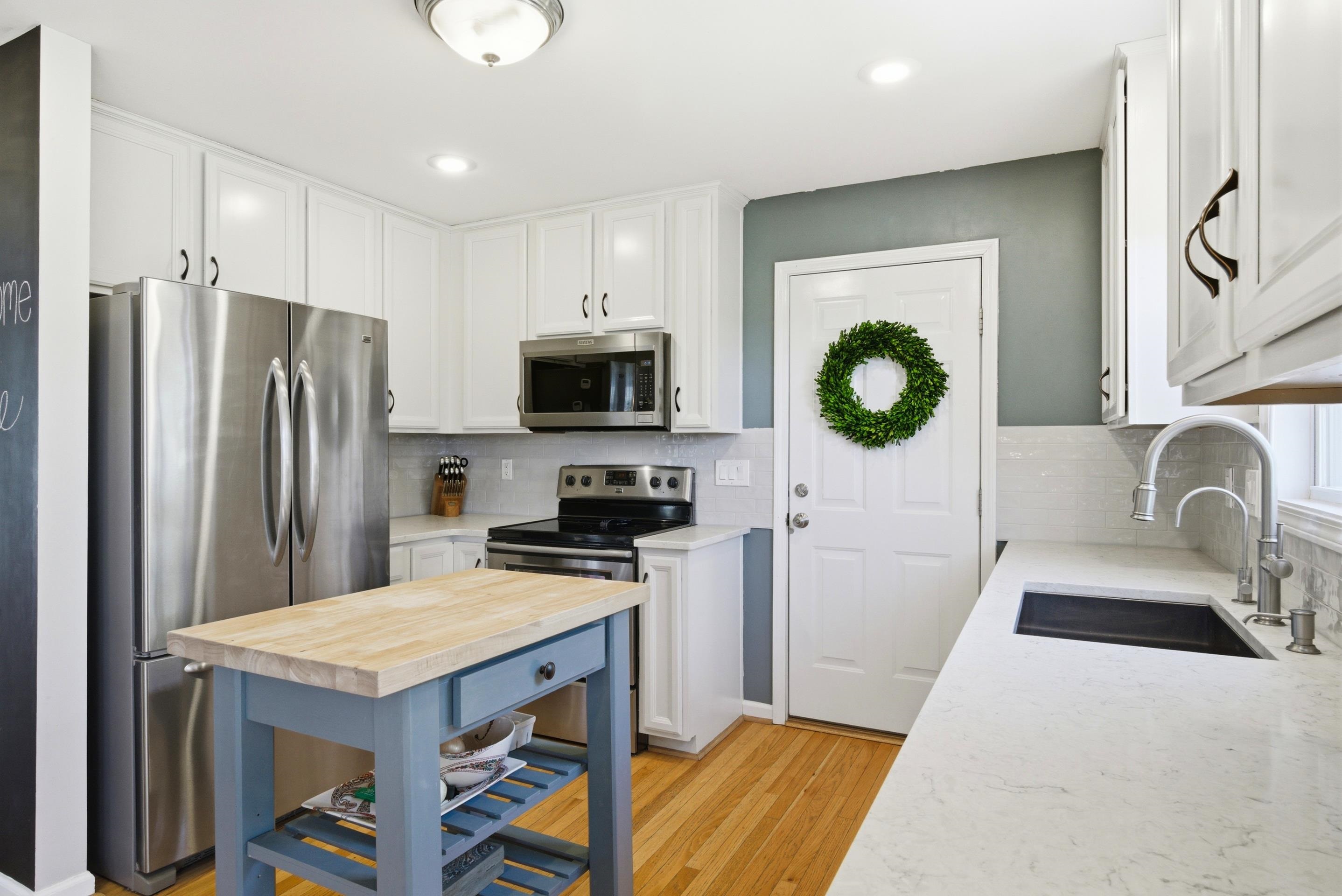 5 King Charles Court NW