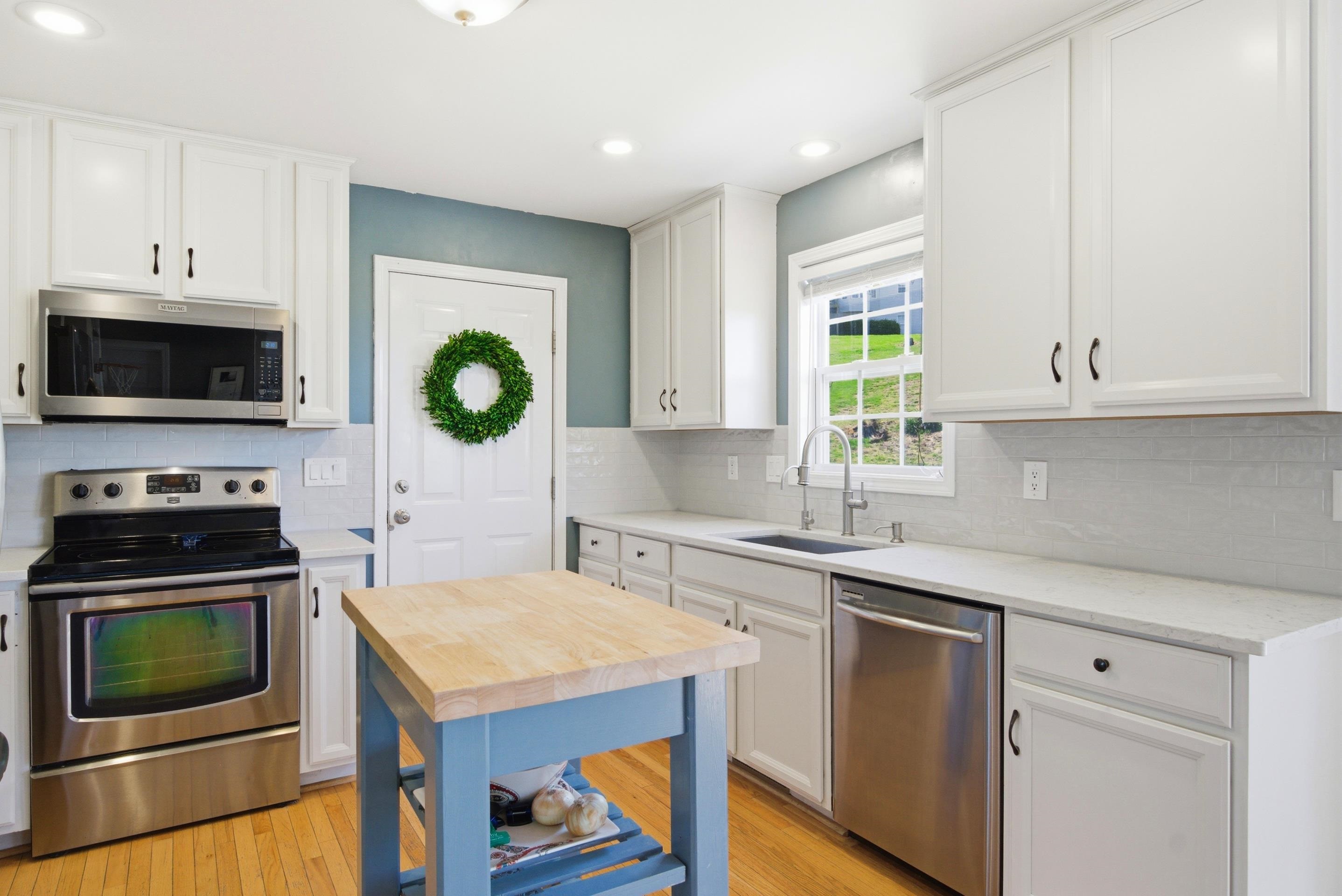 5 King Charles Court NW