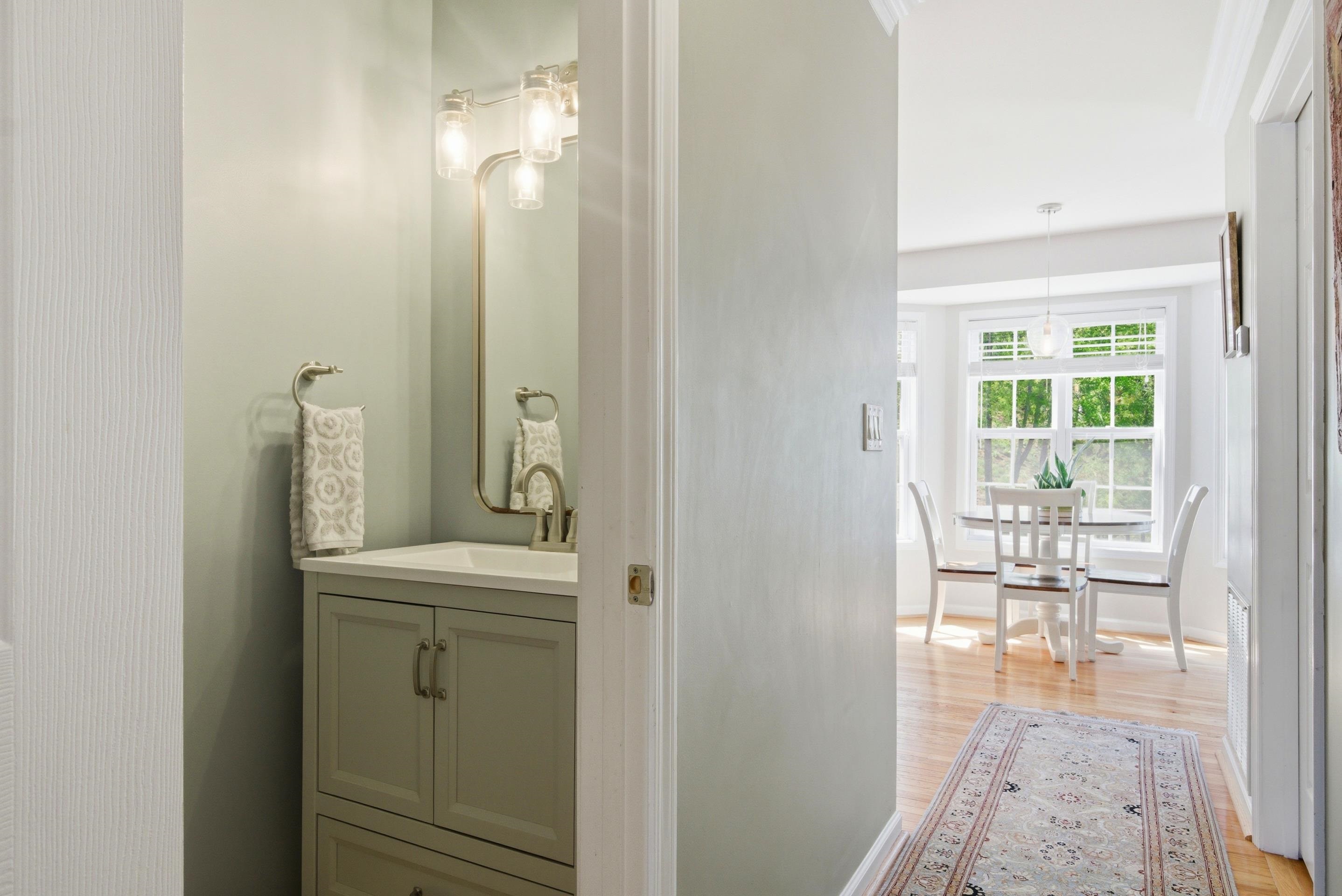 5 King Charles Court NW