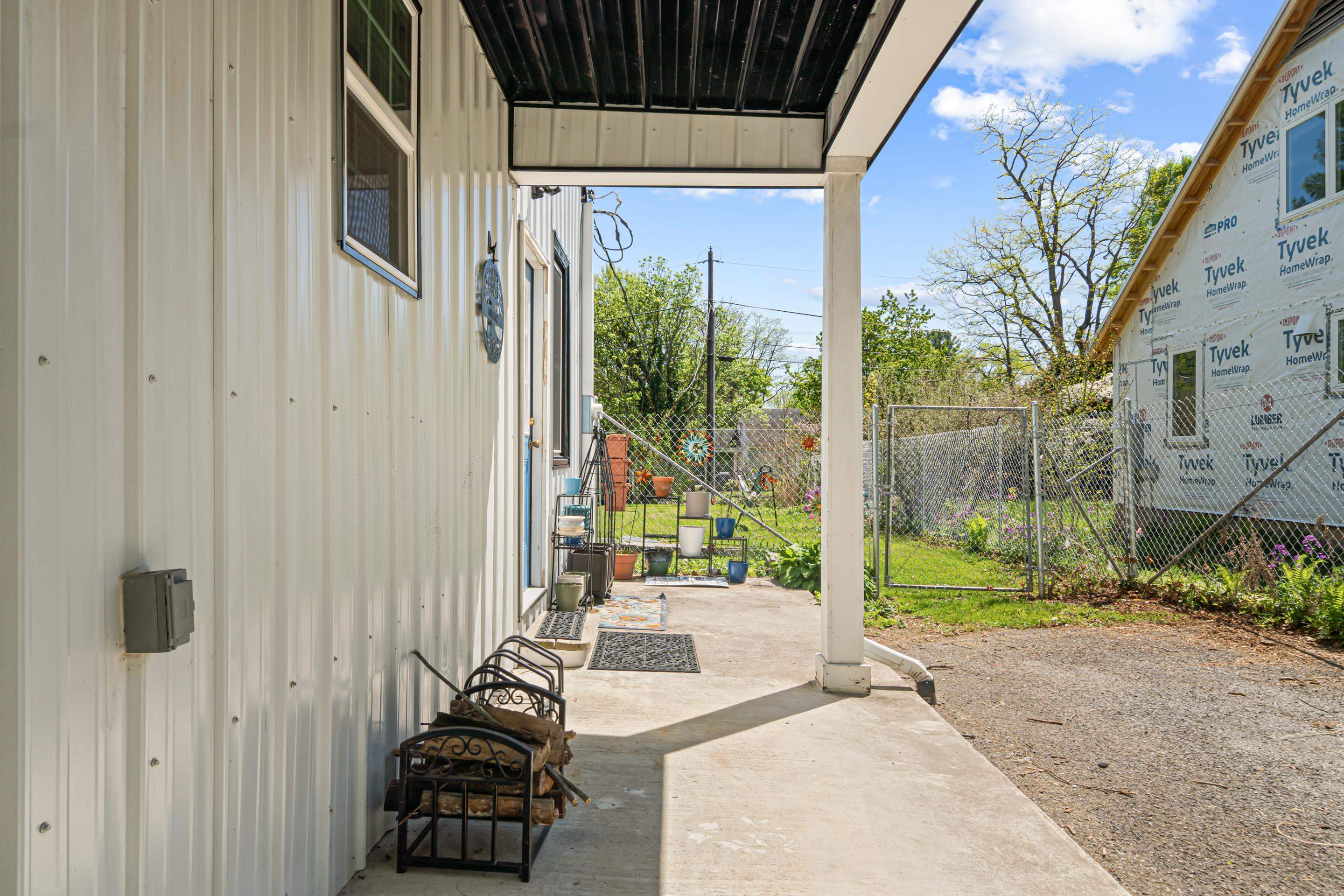 605 Rose Avenue