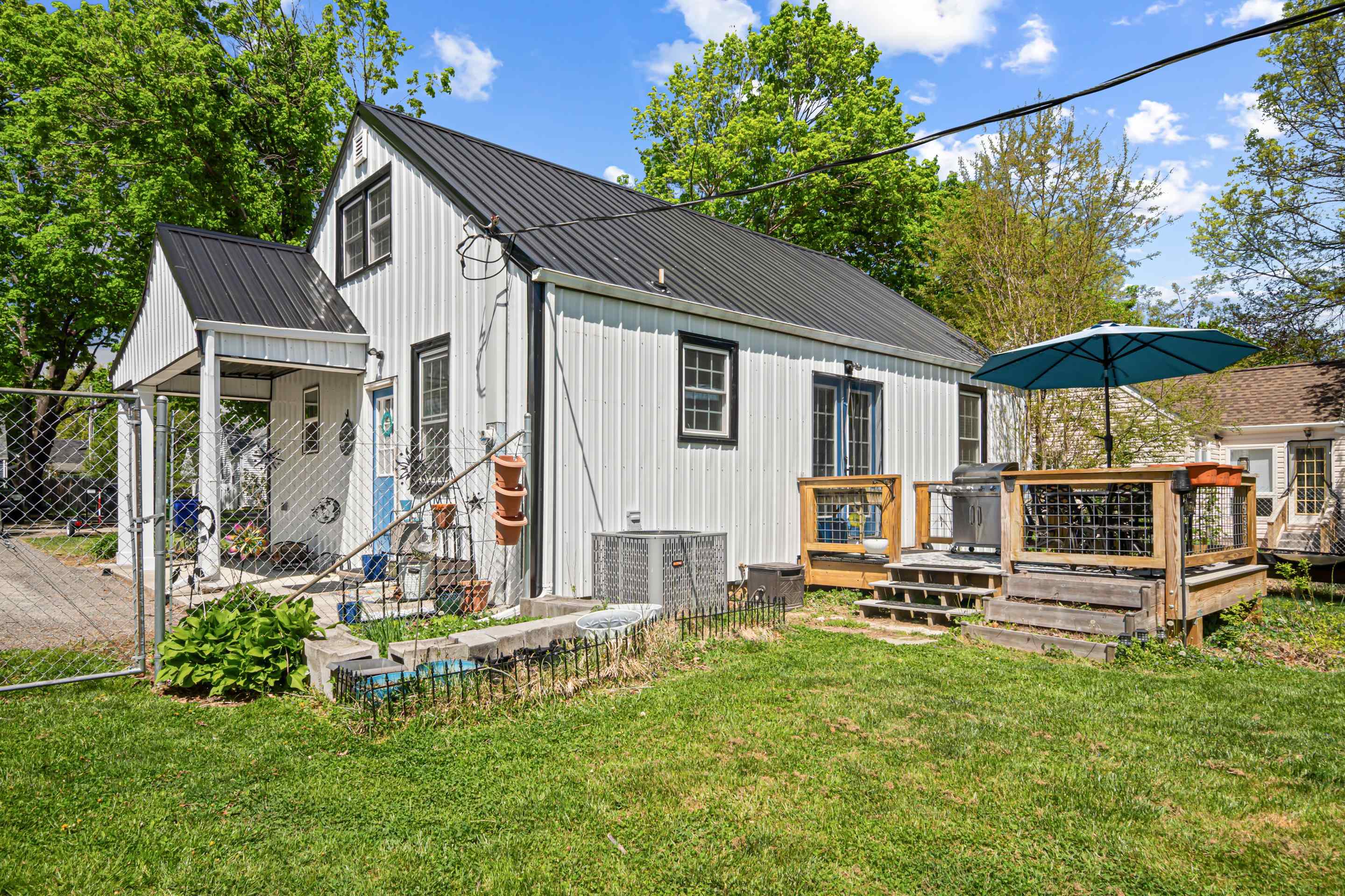 605 Rose Avenue