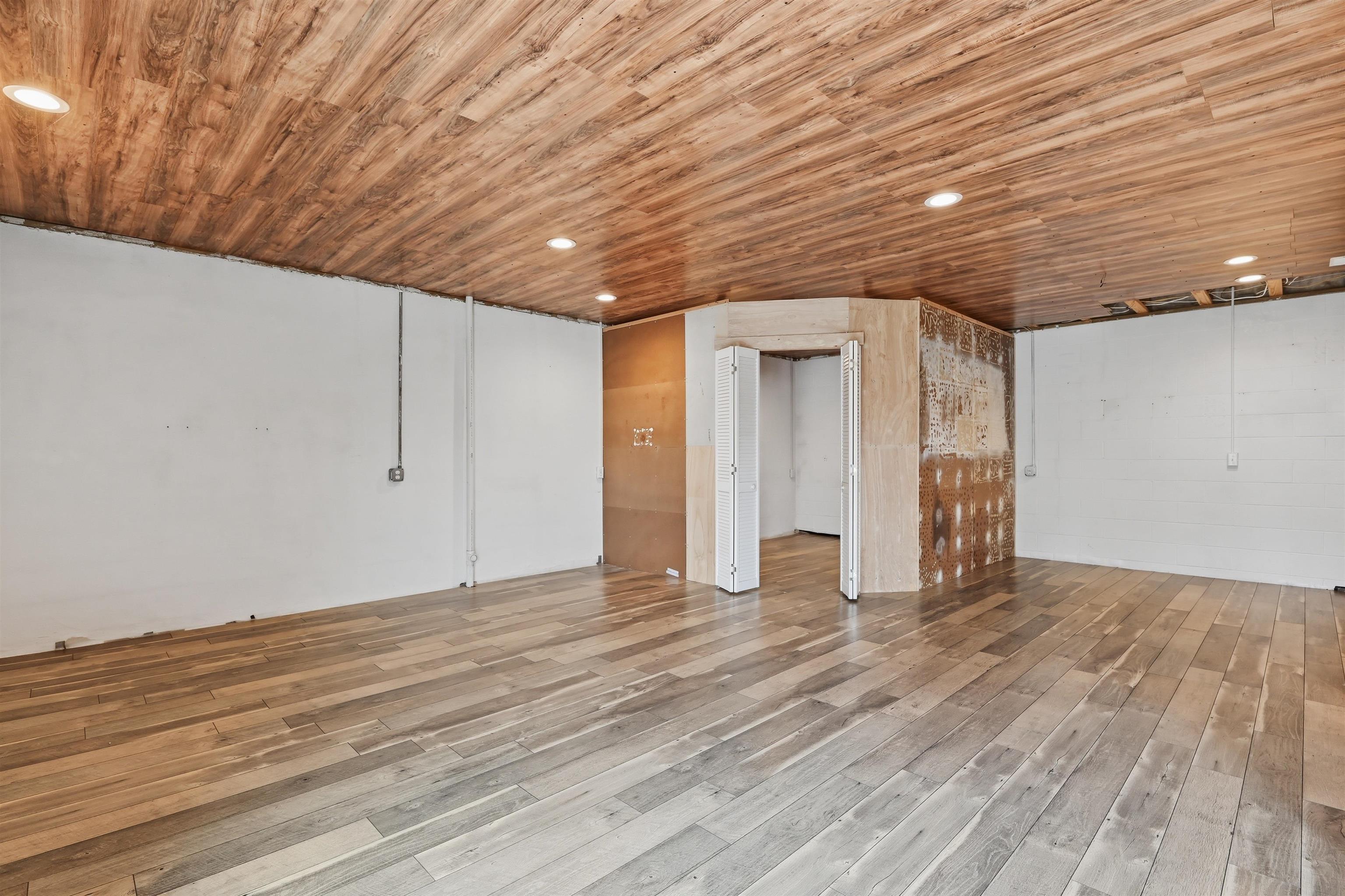 1410 SHERWOOD Drive