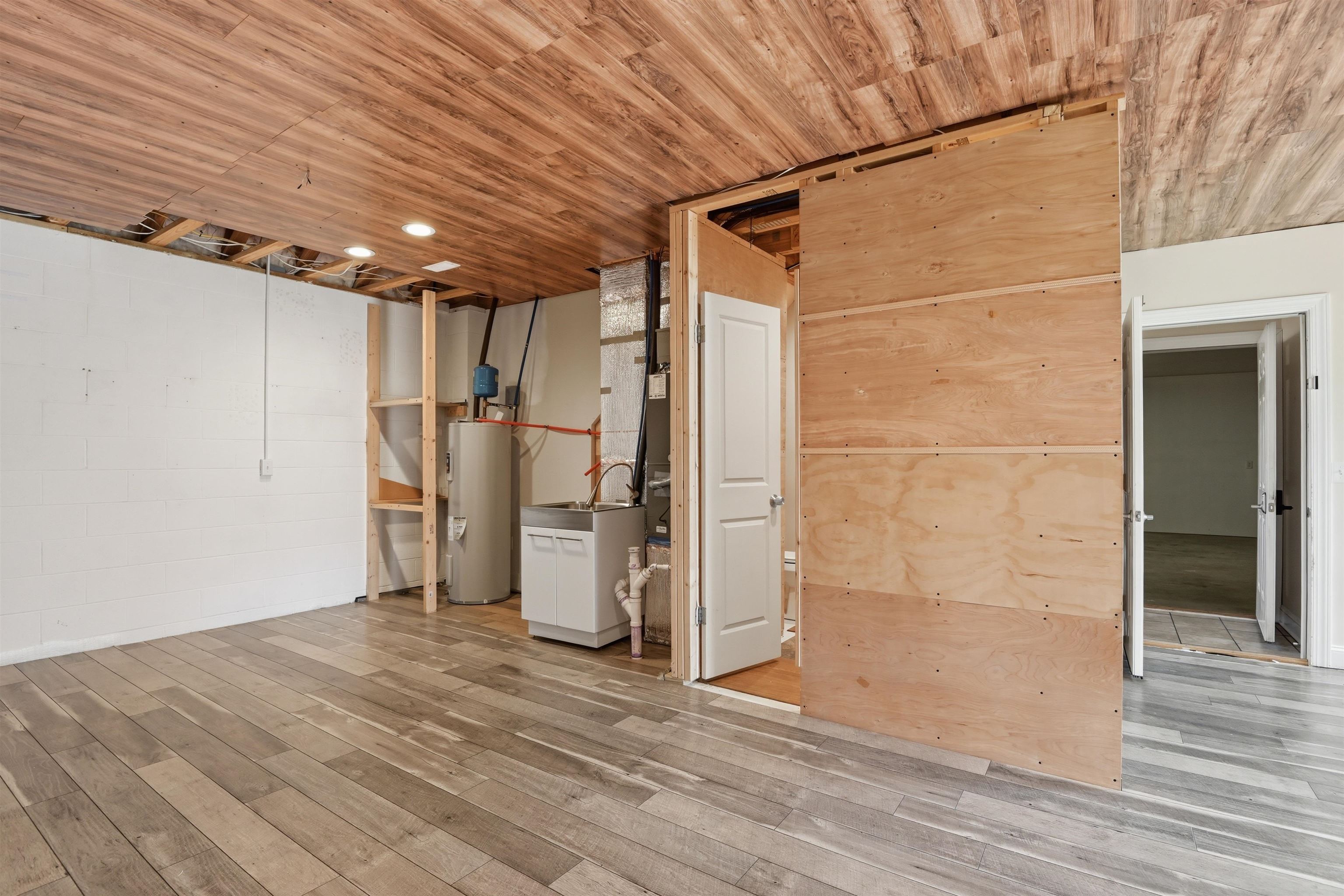 1410 SHERWOOD Drive