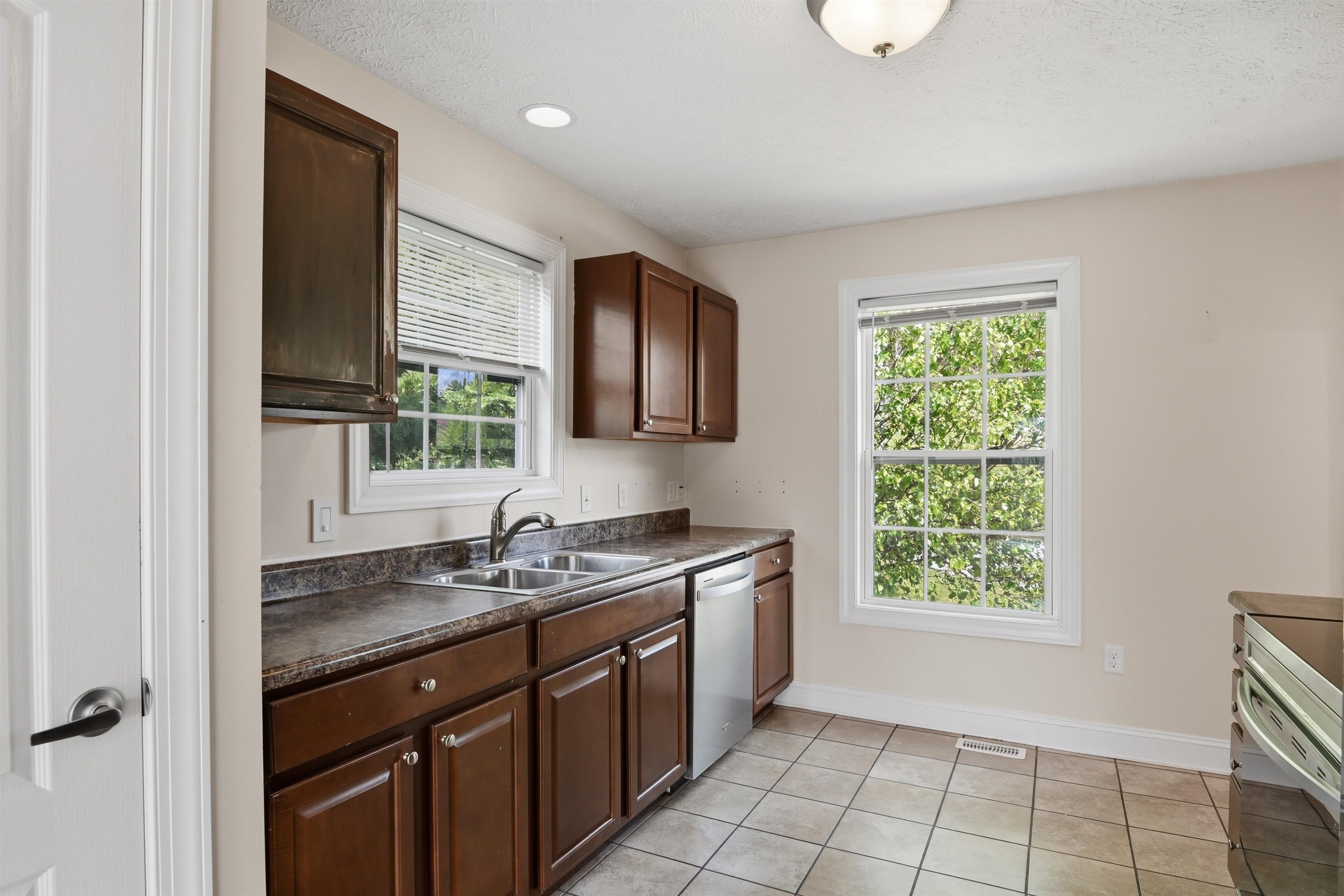 1410 SHERWOOD Drive