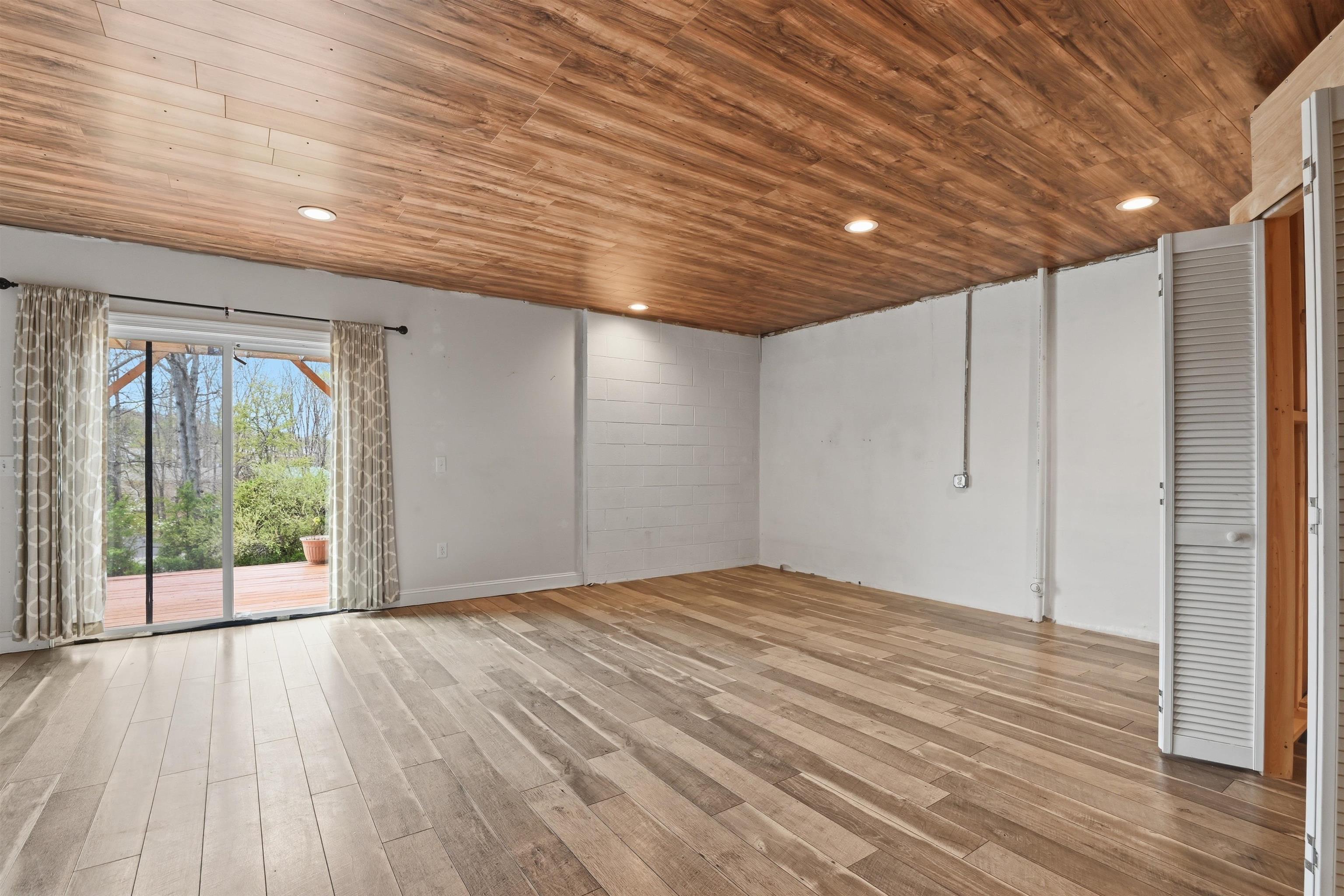 1410 SHERWOOD Drive