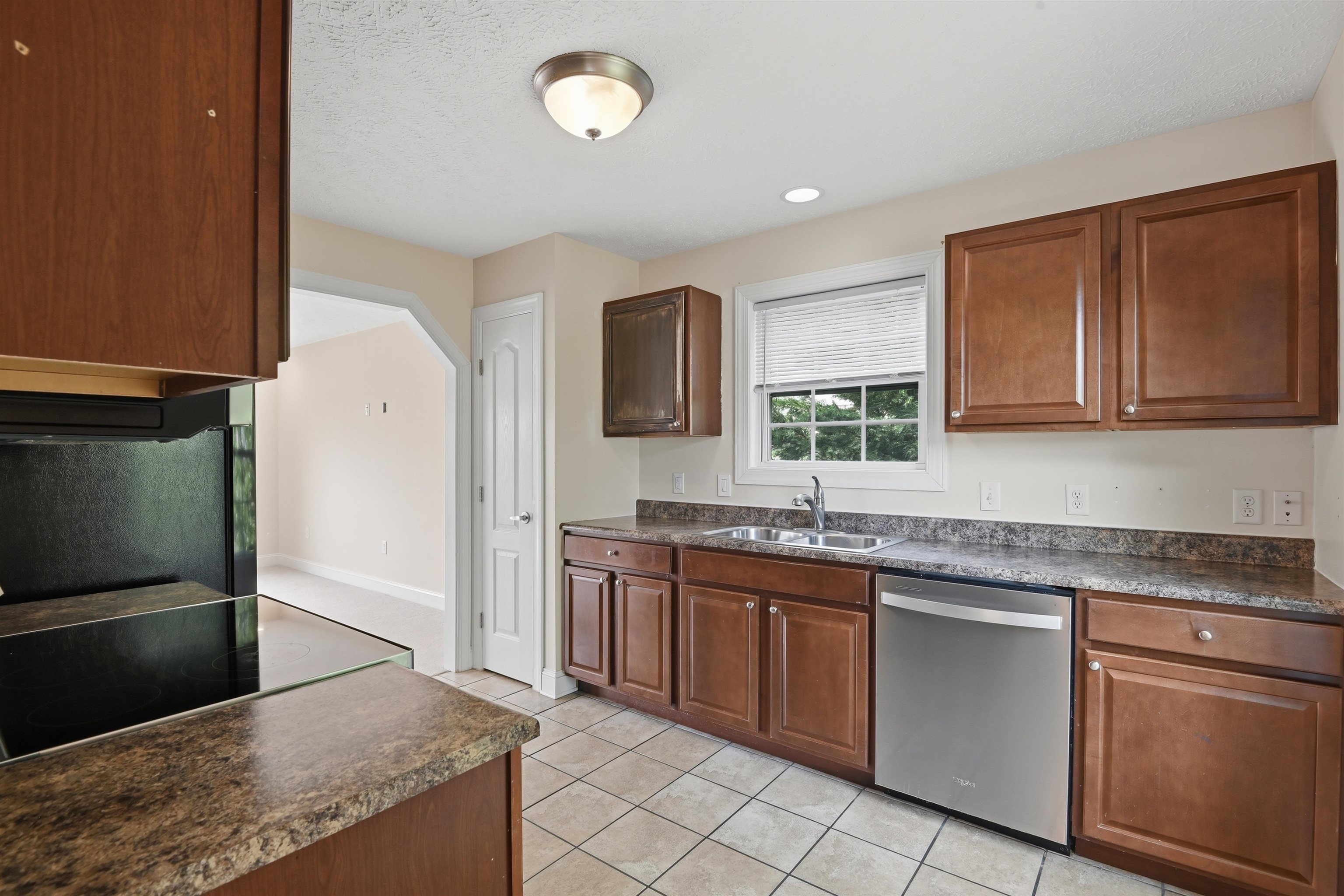 1410 SHERWOOD Drive