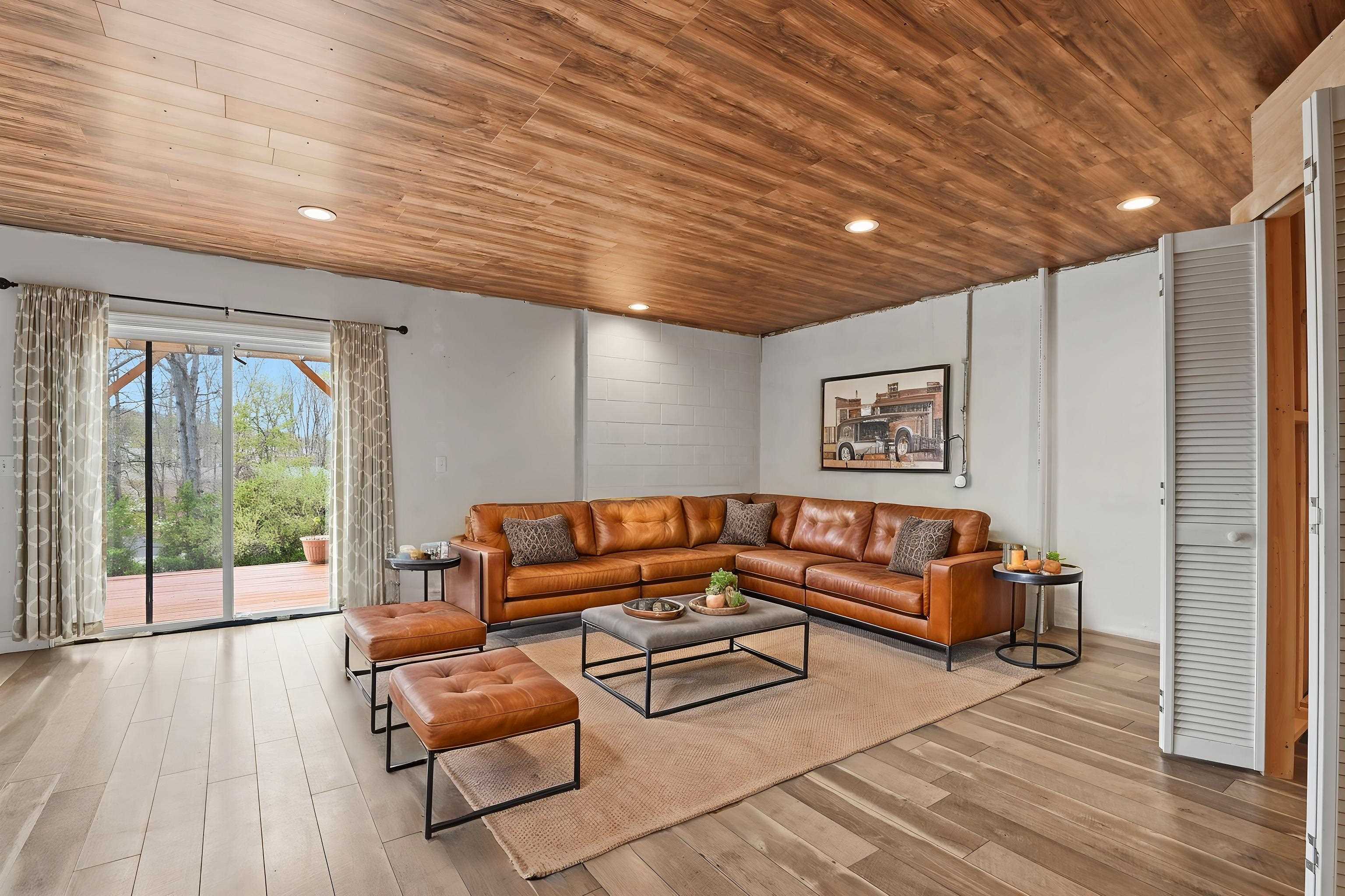 1410 SHERWOOD Drive