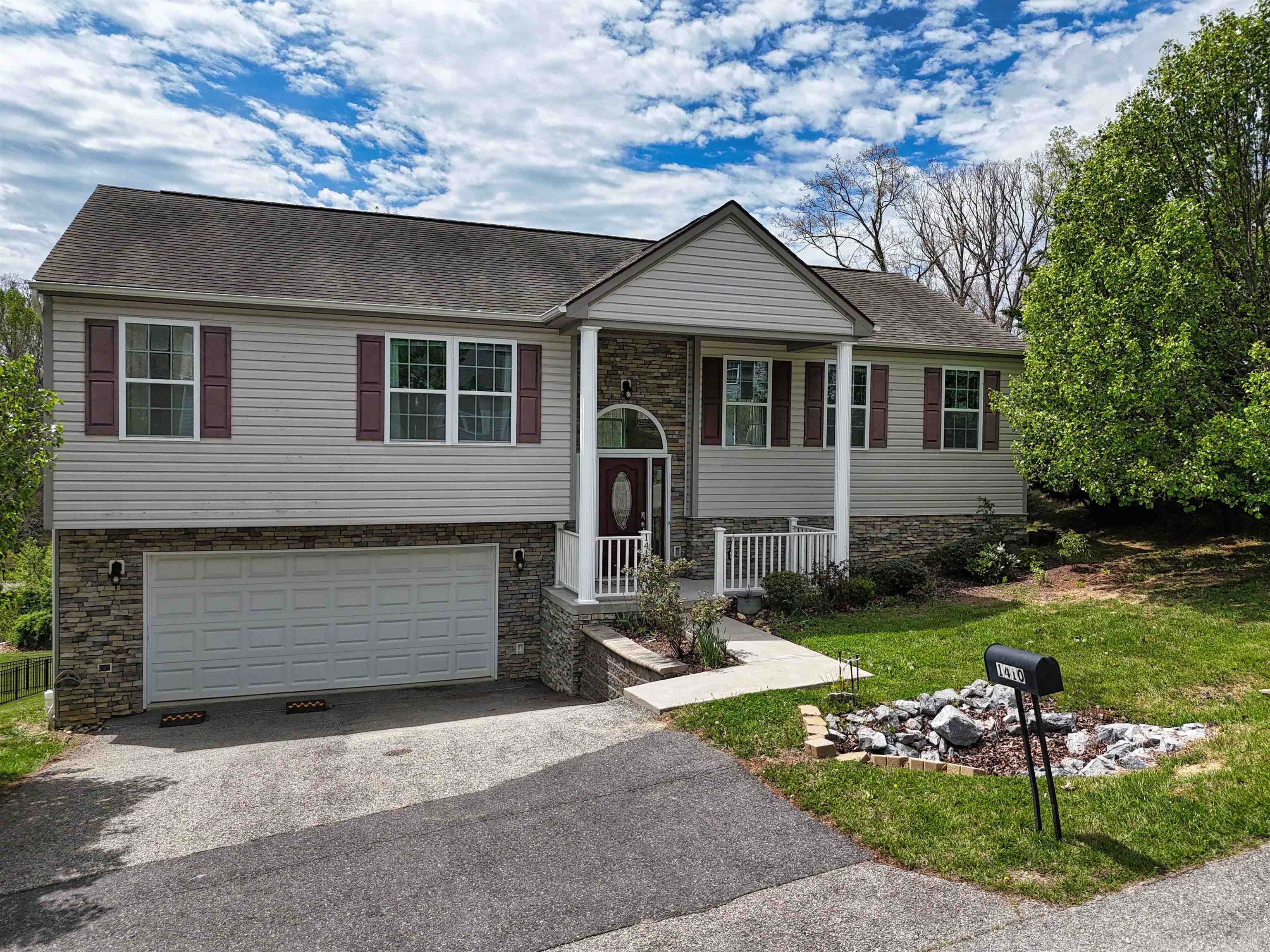 1410 SHERWOOD Drive