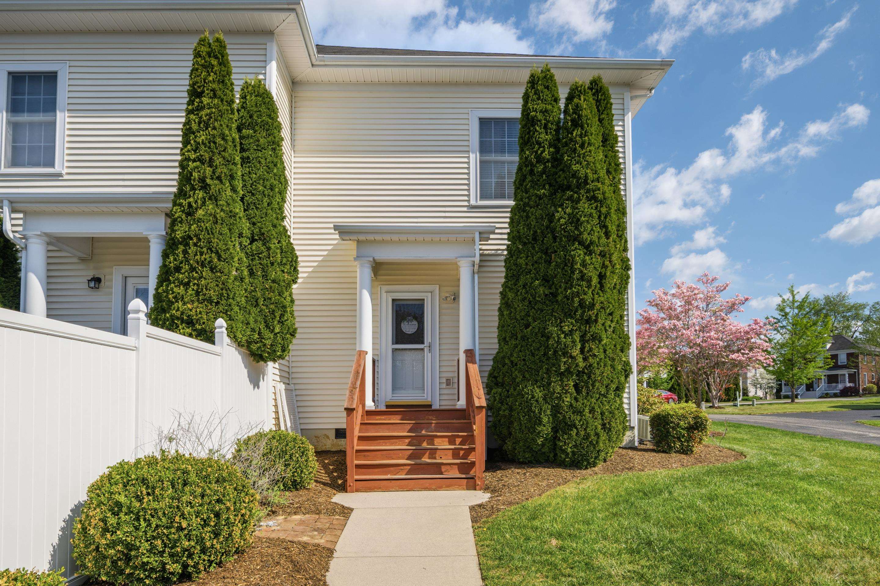 1701 TRILLIUM Lane